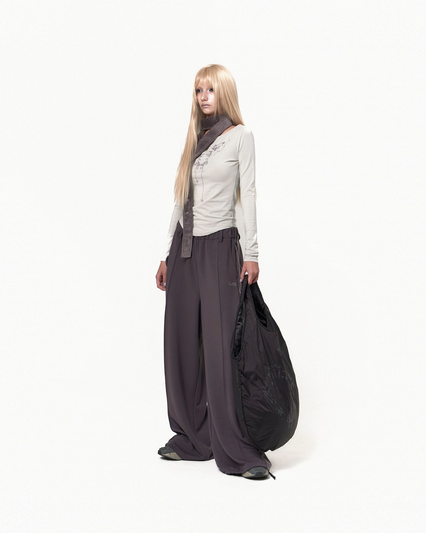 REVERSIBLE GRAPHIC PADDED BAG BLACK