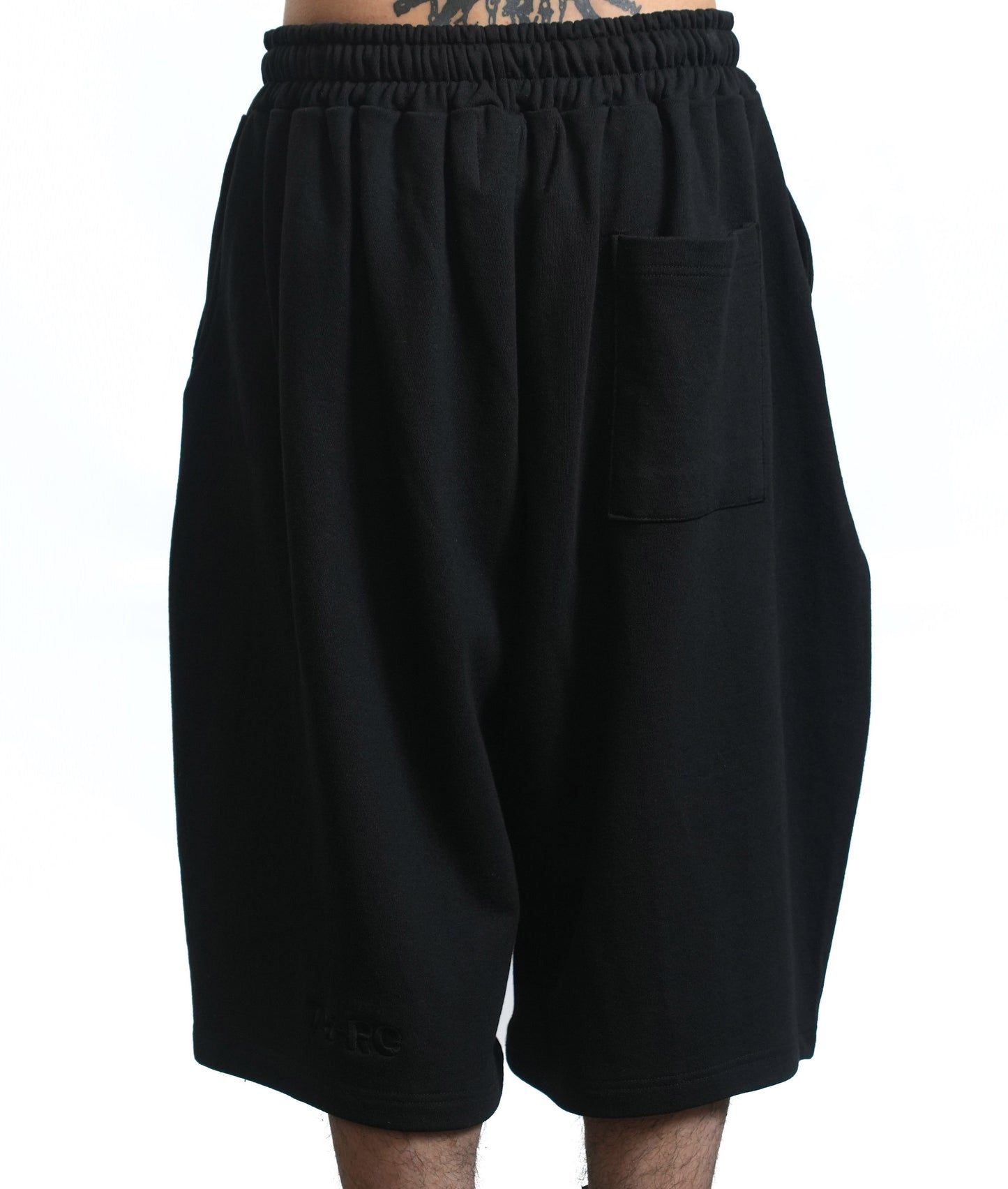 TUCKED CURVE SHORTS BLACK