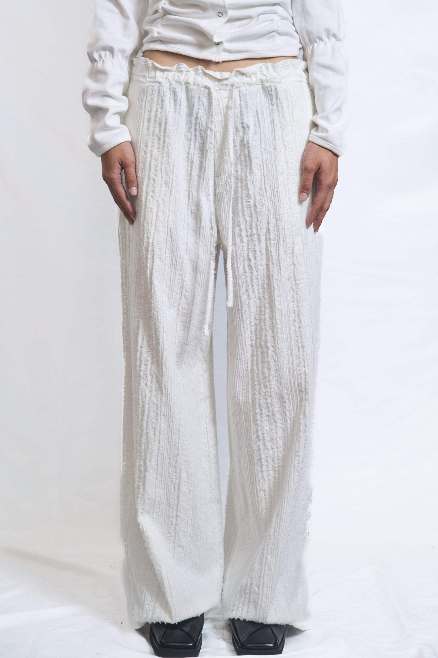 CRINKLED TROUSERS