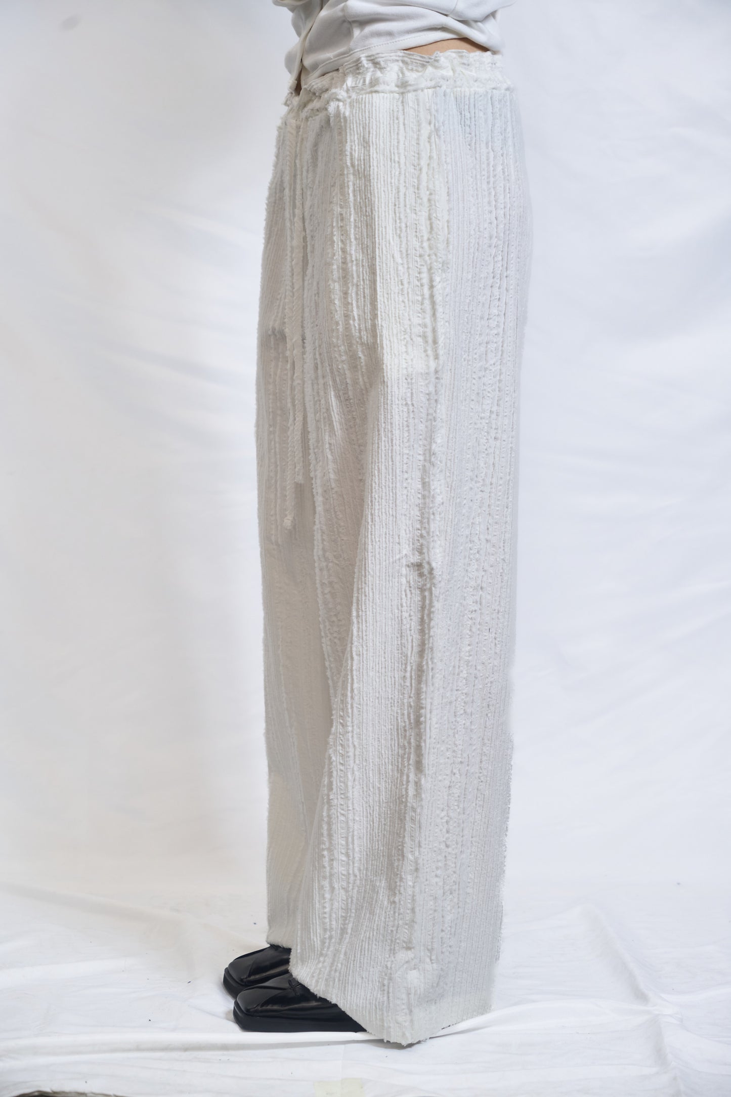 CRINKLED TROUSERS