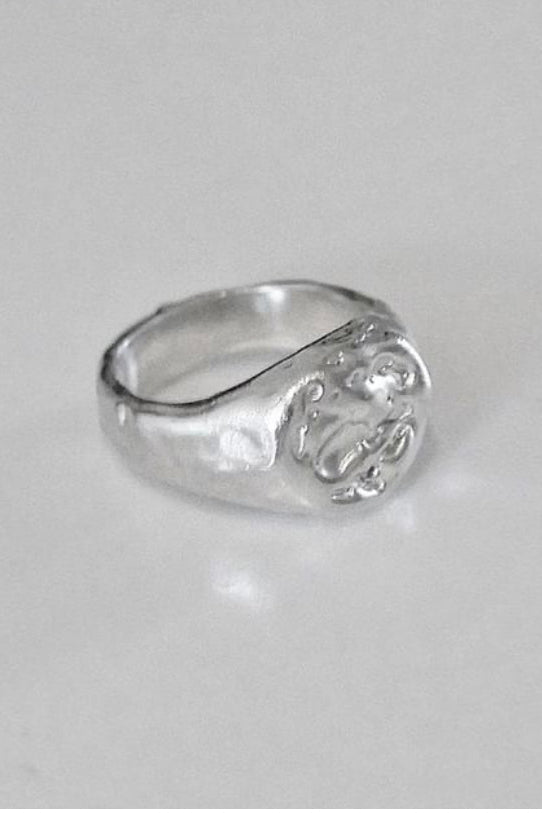 DISTRESSED SIGNET RING