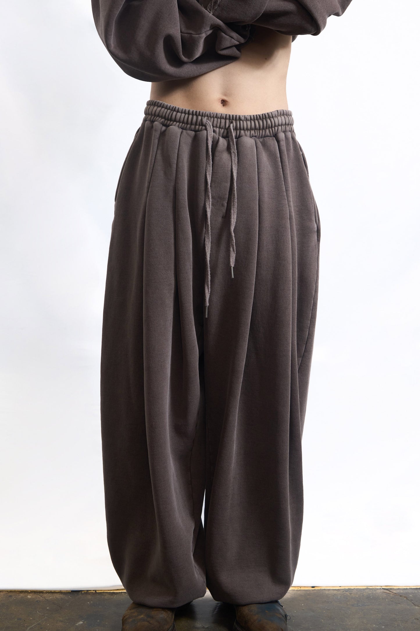 75-RC FADE OVERSIZED TRACK PANTS COCOA