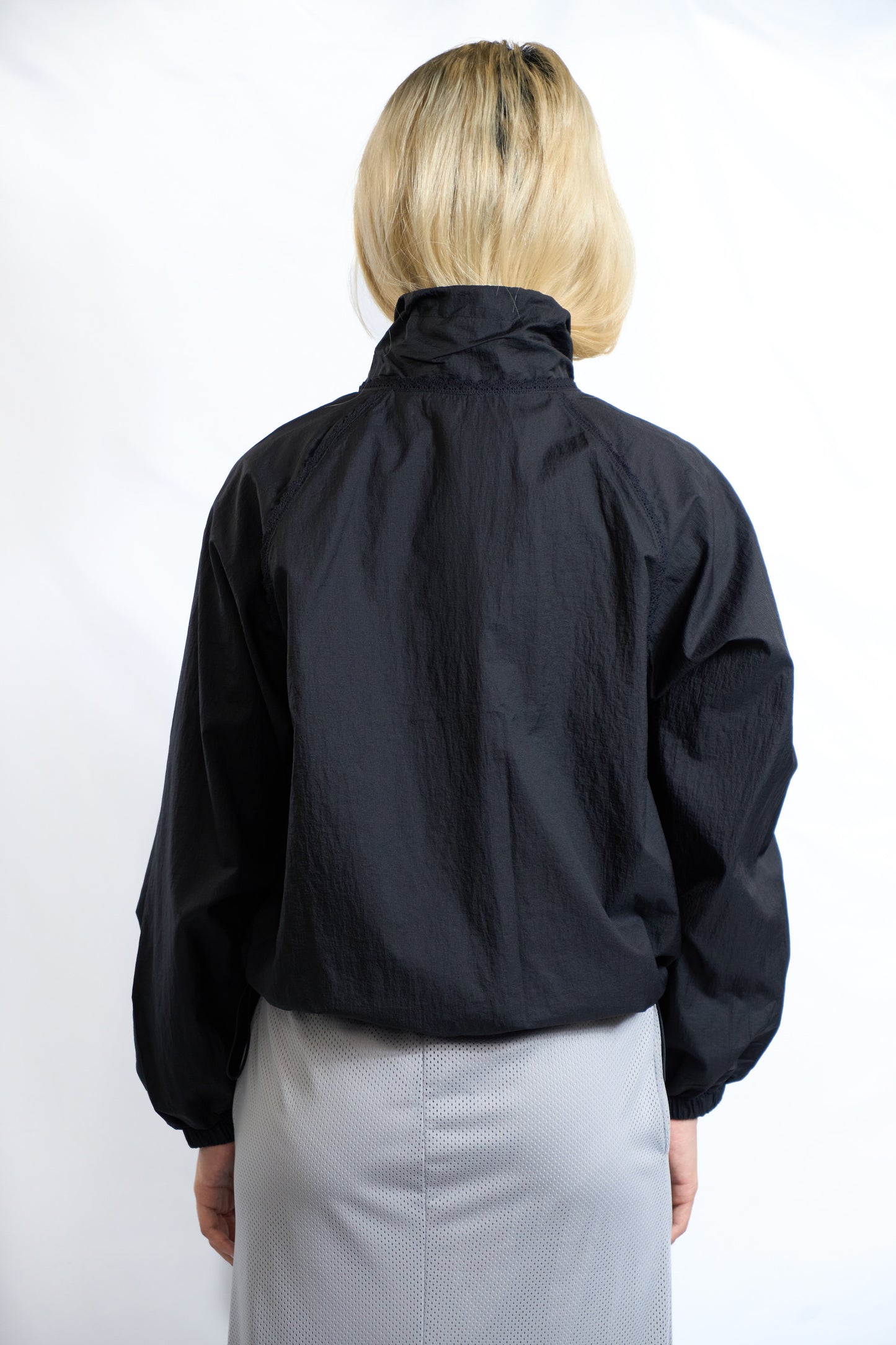 LACE TRIM ZIP-UP WINDBREAKER BLACK