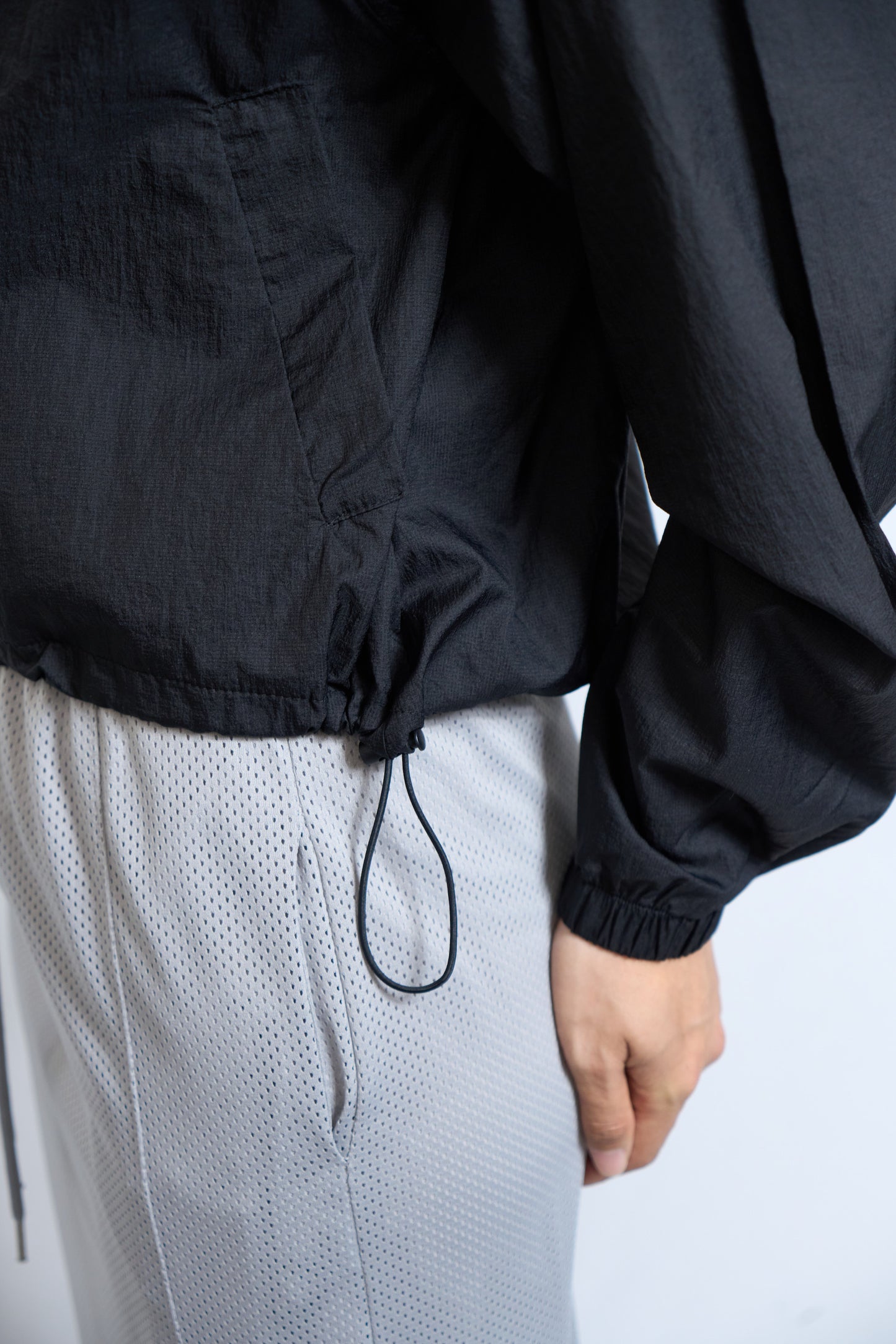 LACE TRIM ZIP-UP WINDBREAKER BLACK