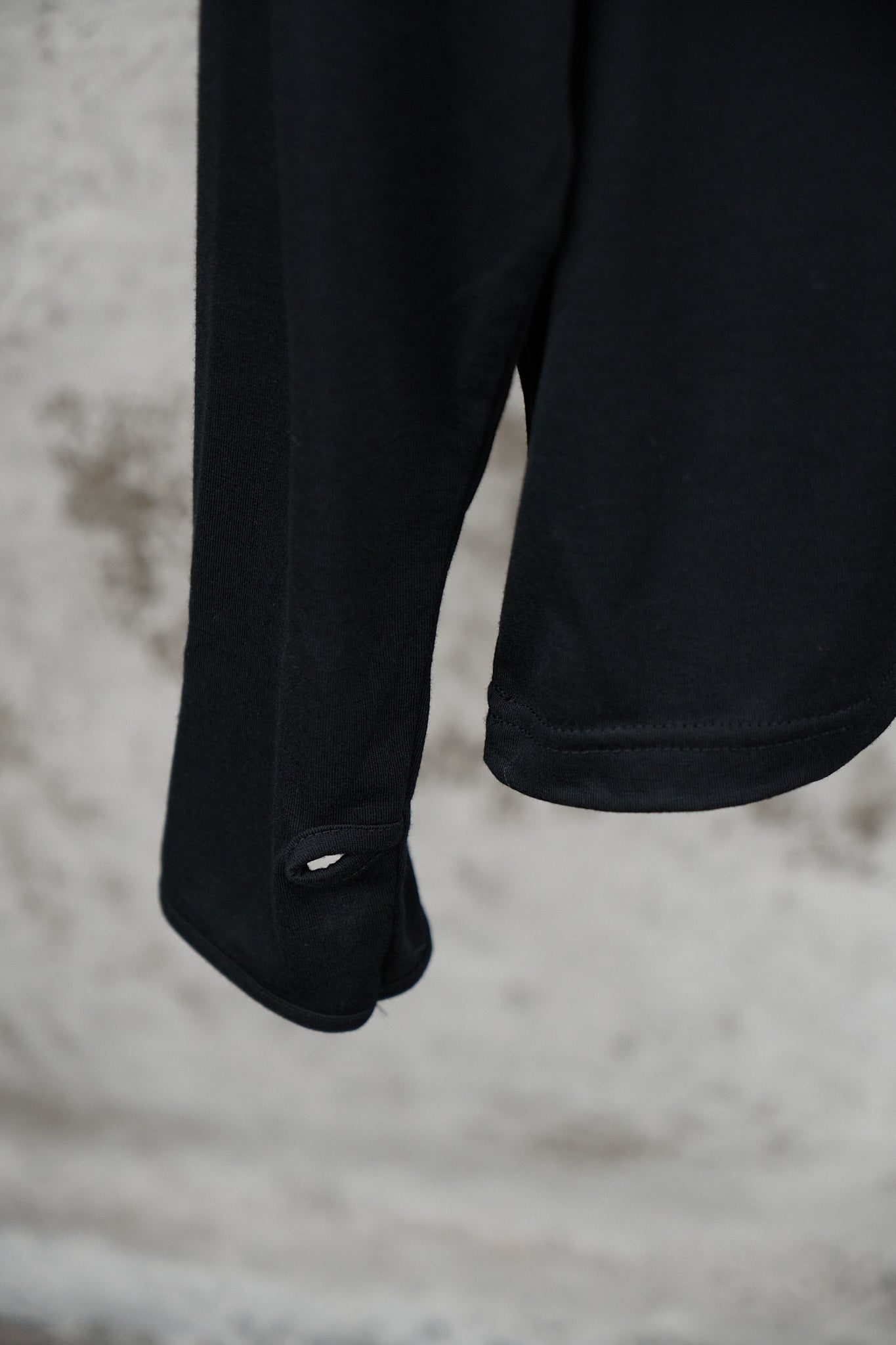 HIGH-NECK HOODED LONG SLEEVE - BLACK