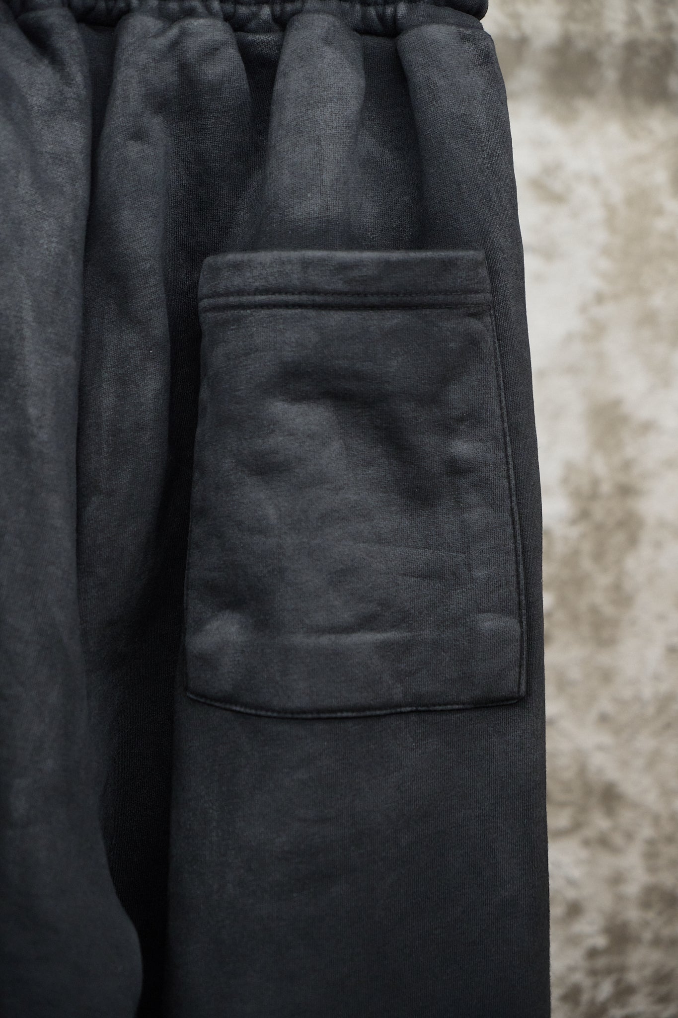 BLACK PAINTED HEAVYWEIGHT COTTON SWEATPANTS