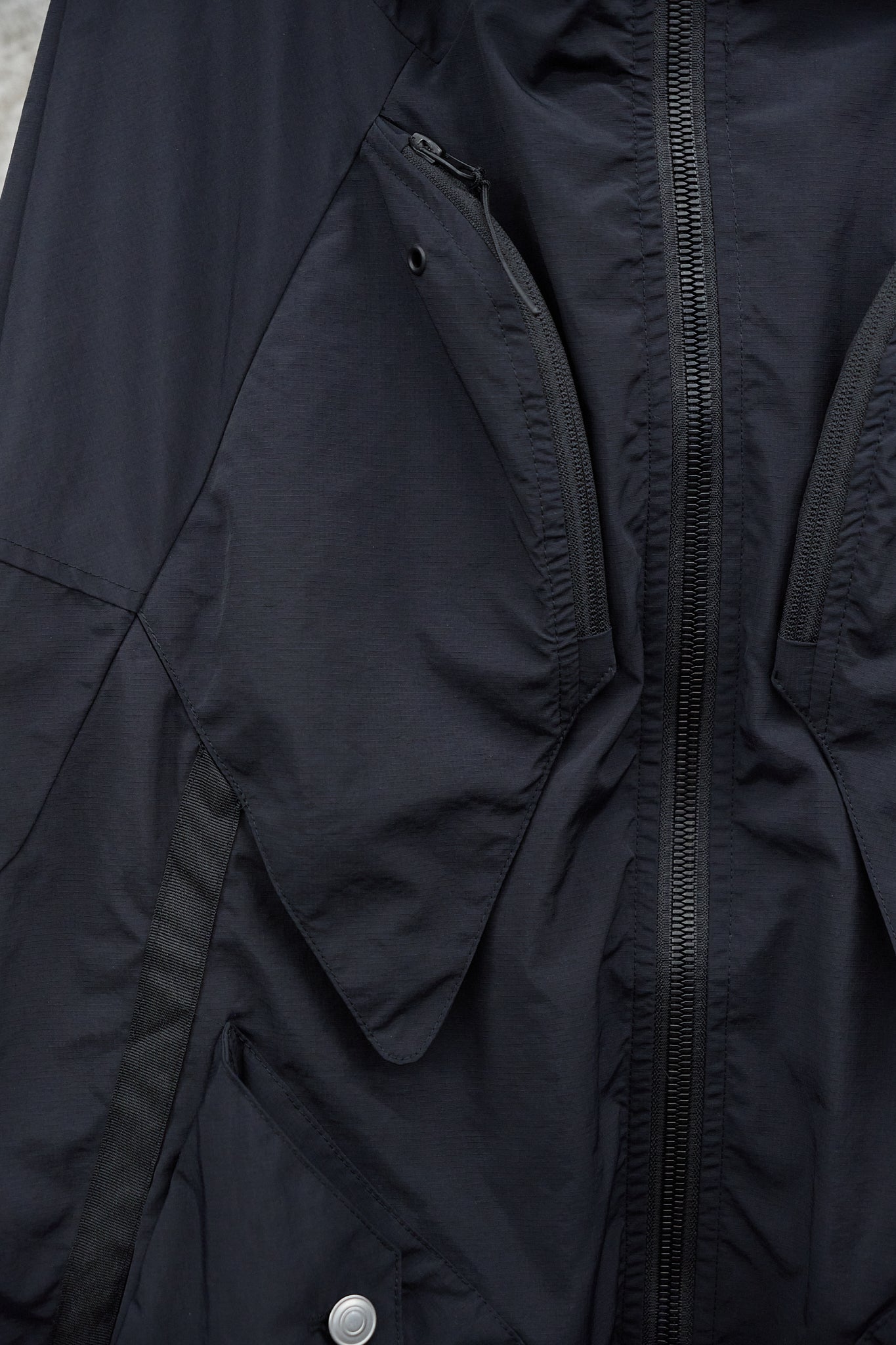 MULTI-POCKET WATERPROOF UTILITY JACKET