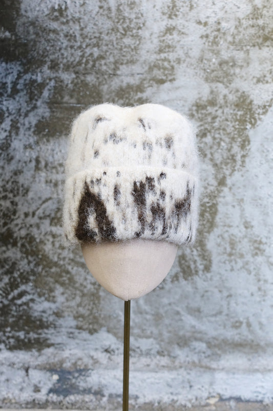 IVORY FUZZY PATTERN BEANIE