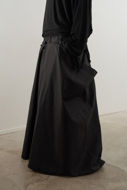 BLACK OVERSIZED SKIRT