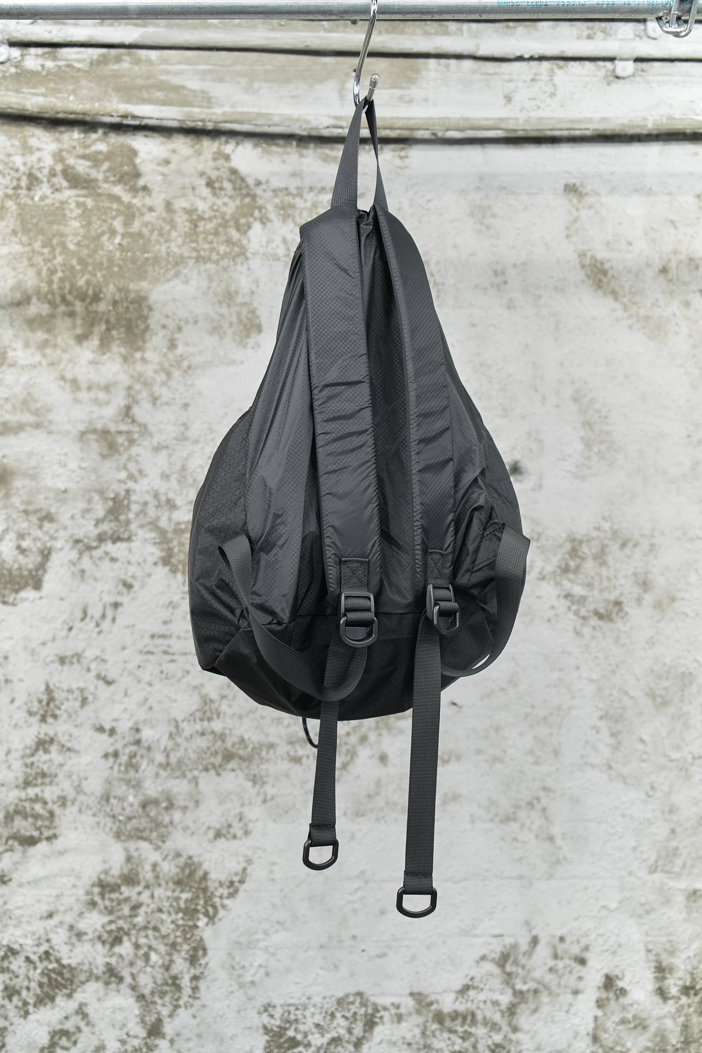 BLACK RIPSTOP DRAWSTRING PACK