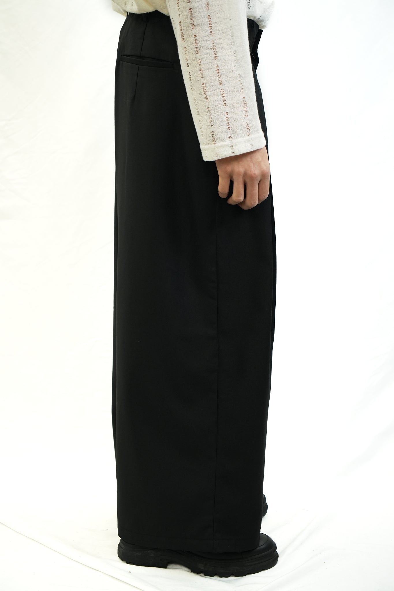 BLACK PLEATED TROUSERS