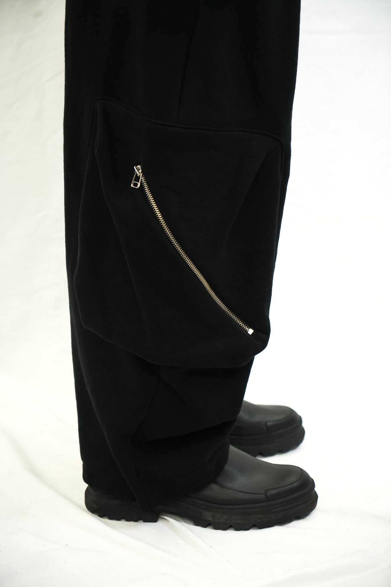 DRAWSTRING CARGO SWEATPANTS