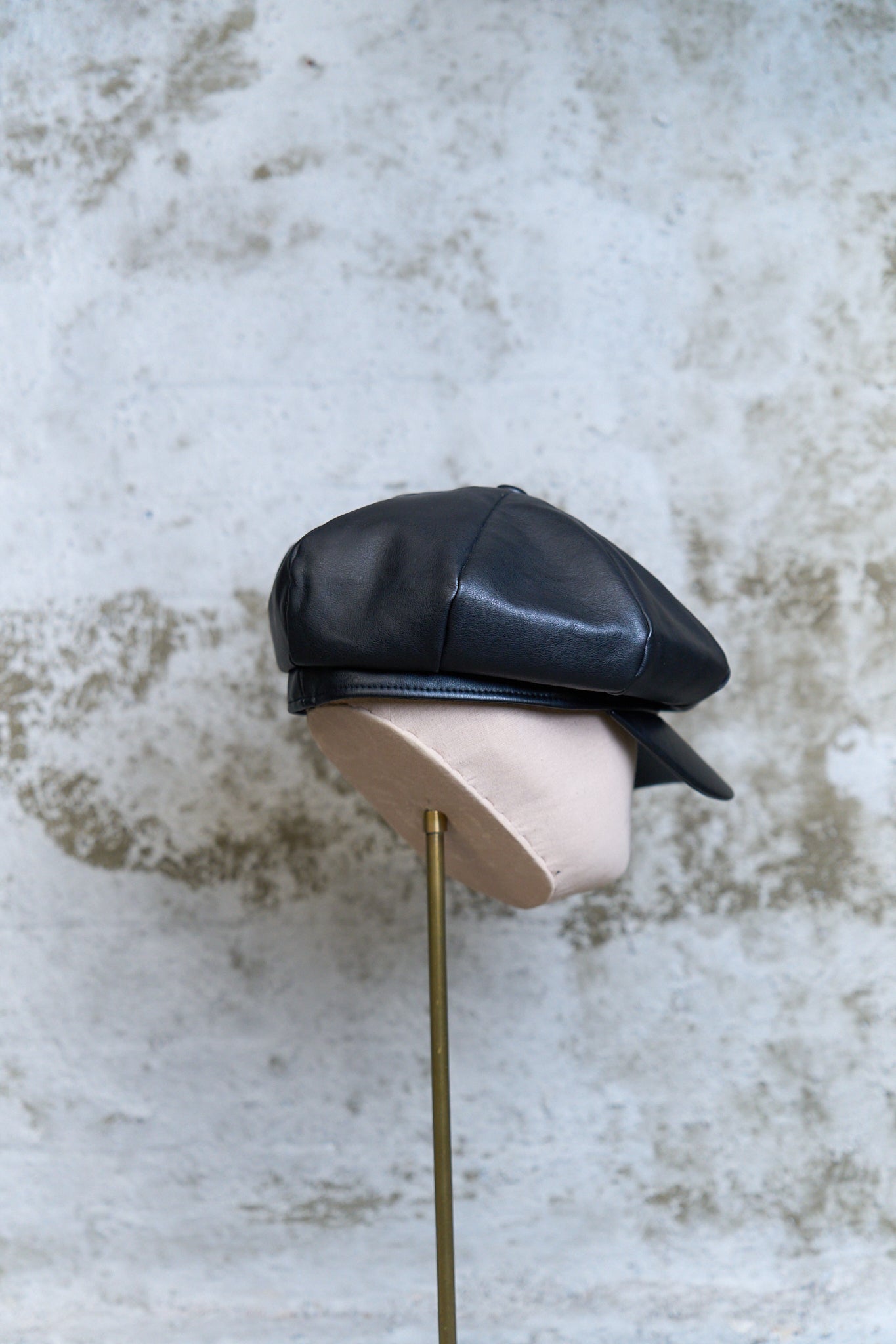 VEGAN LEATHER NEWSBOY CAP - BLACK