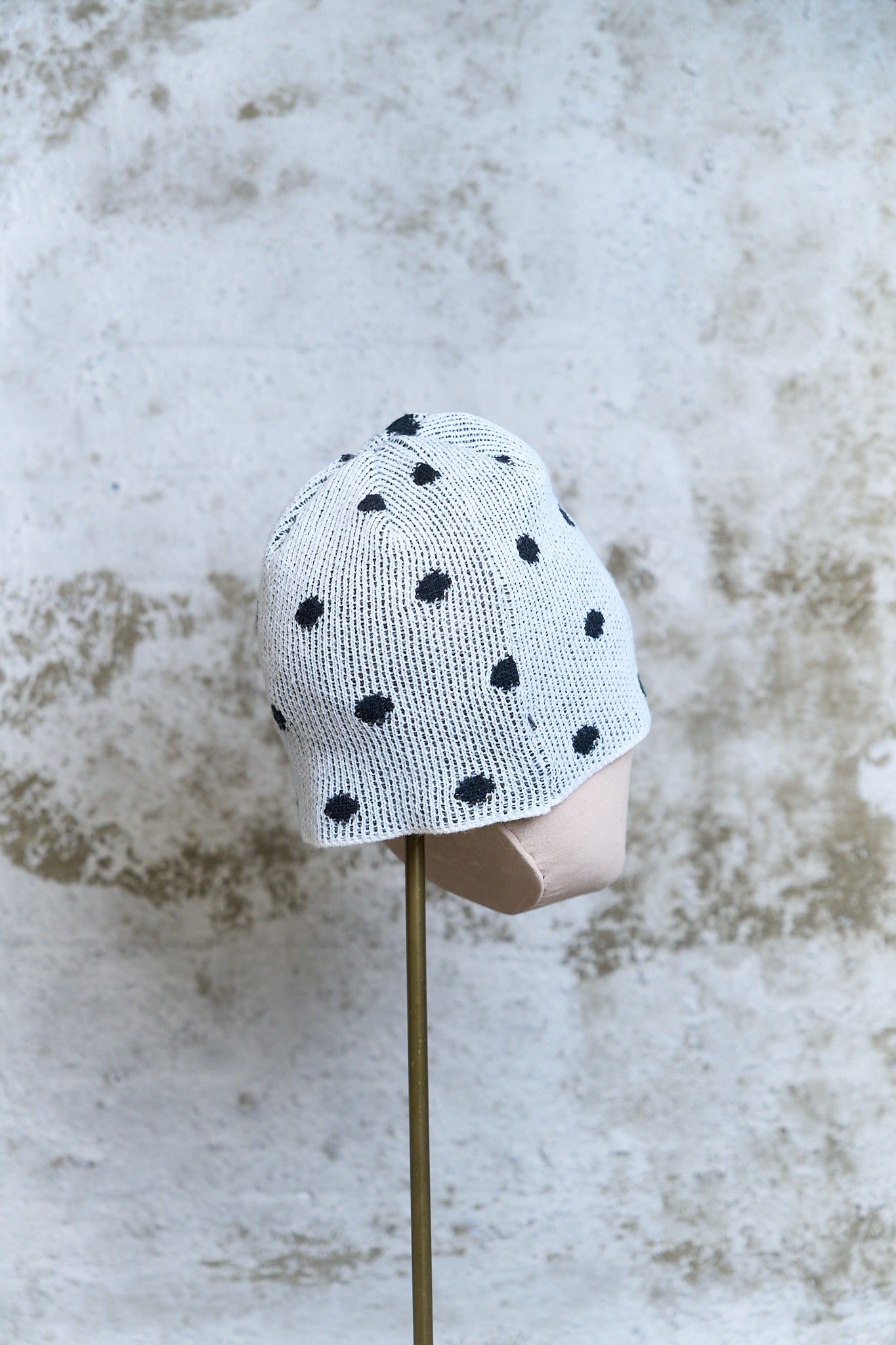 BLACK POLKA DOT KNIT BEANIE — WHITE