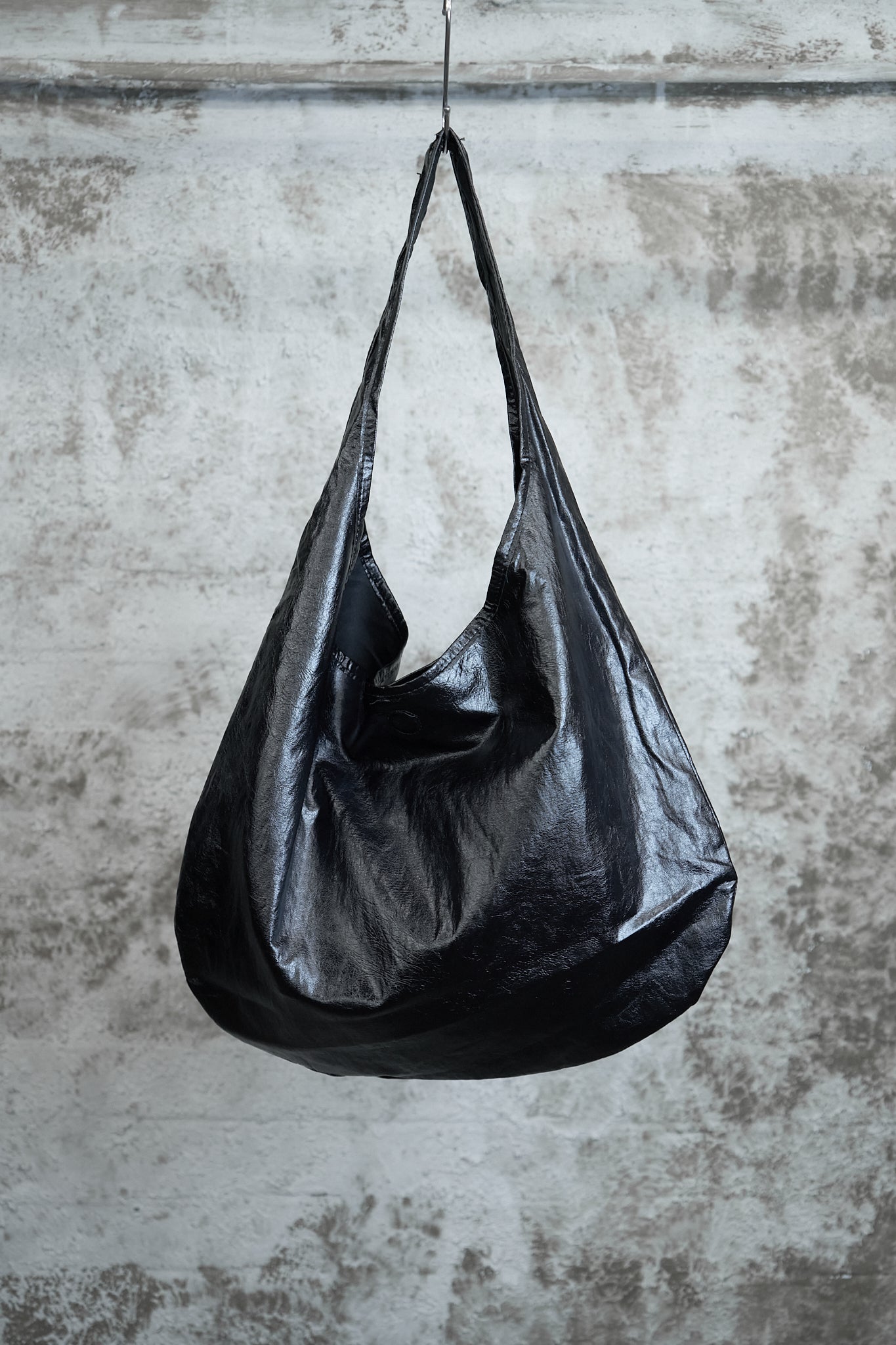TRIANGLE SHOULDER BAG