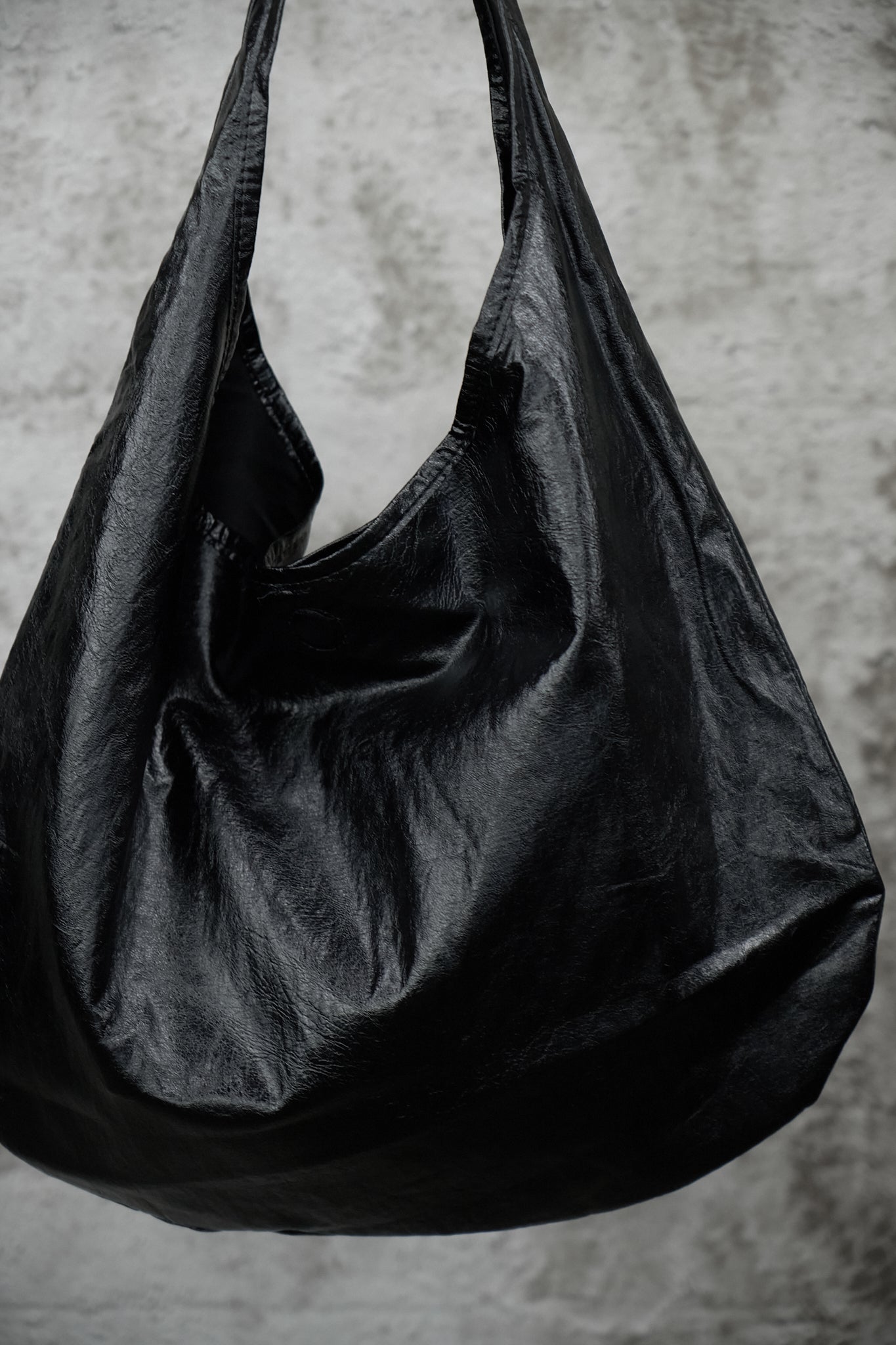 TRIANGLE SHOULDER BAG