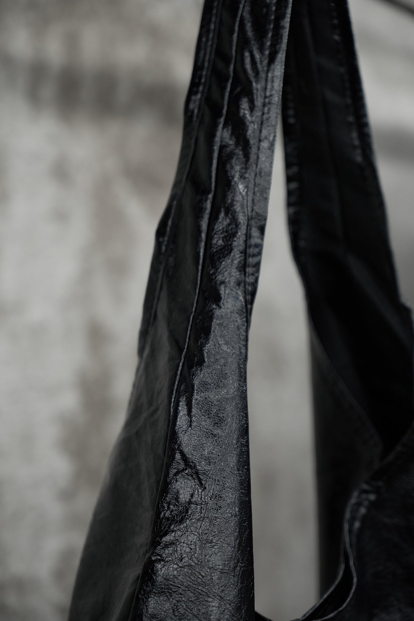 TRIANGLE SHOULDER BAG