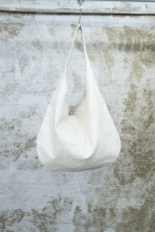 WHITE TRIANGLE SHOULDER BAG