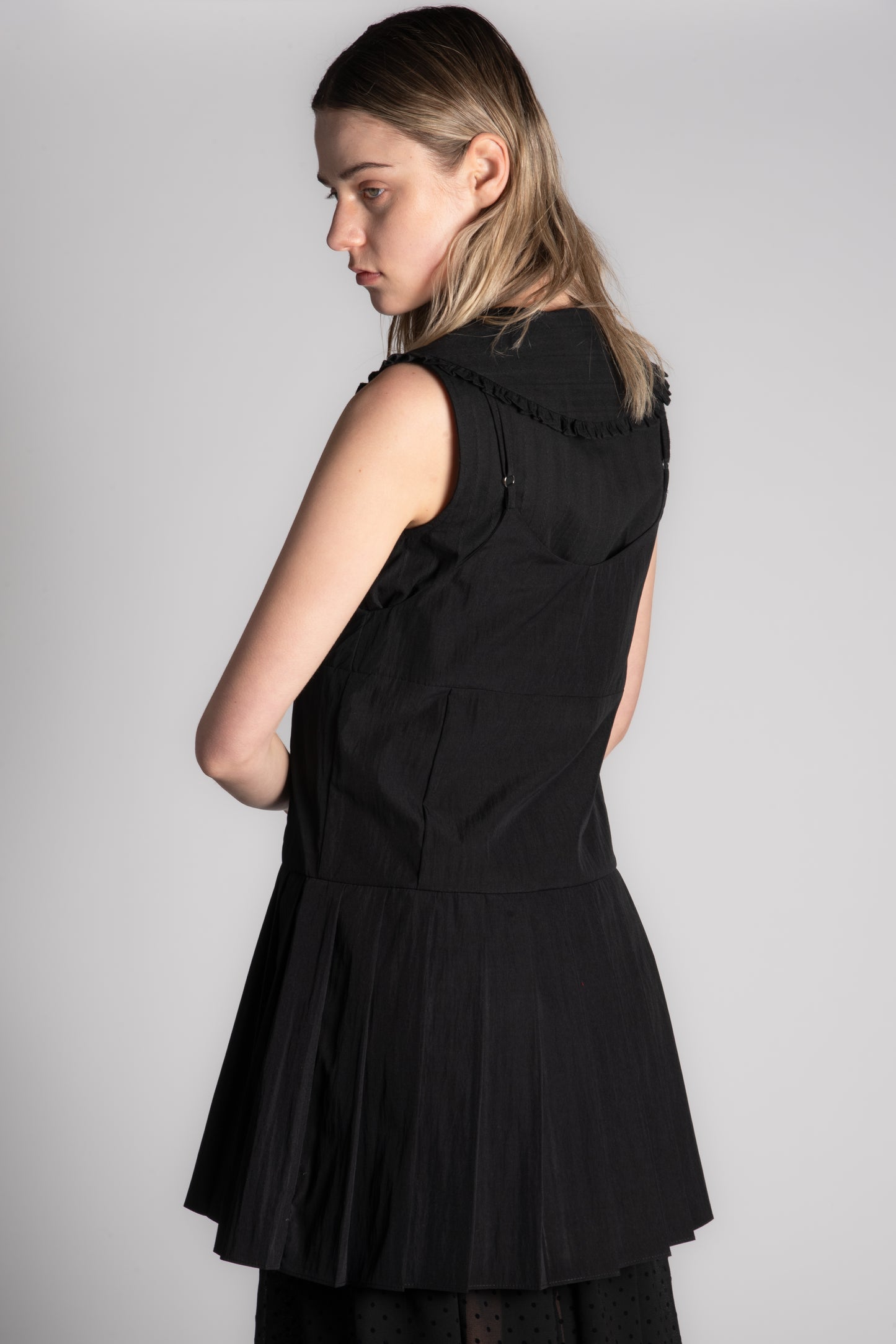 BLACK SLEEVELESS DRESS