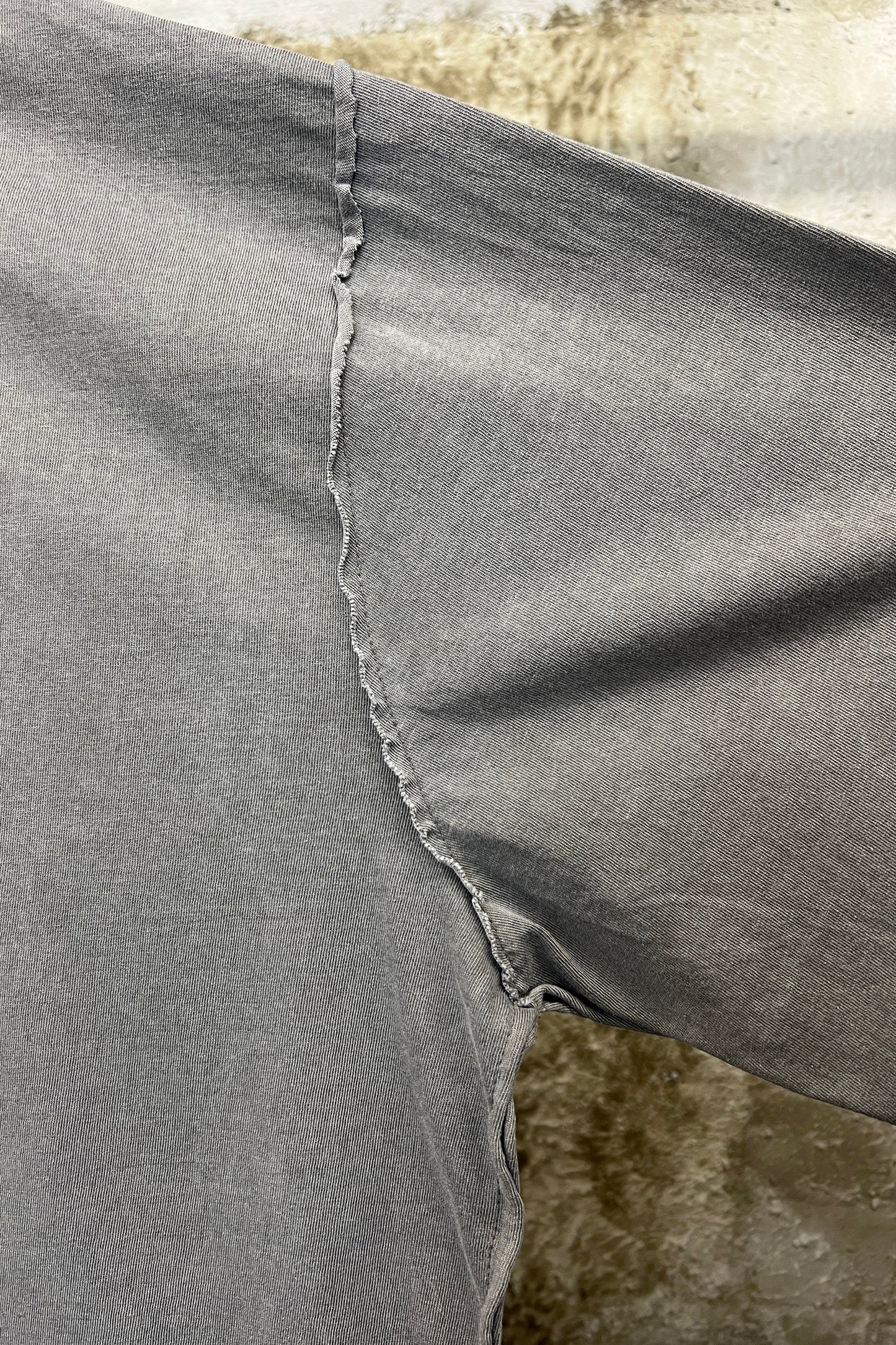 SEAM DETAIL TEE GREY