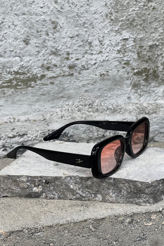 RETRO FUTURISTIC CHUNKY SUNGLASSES