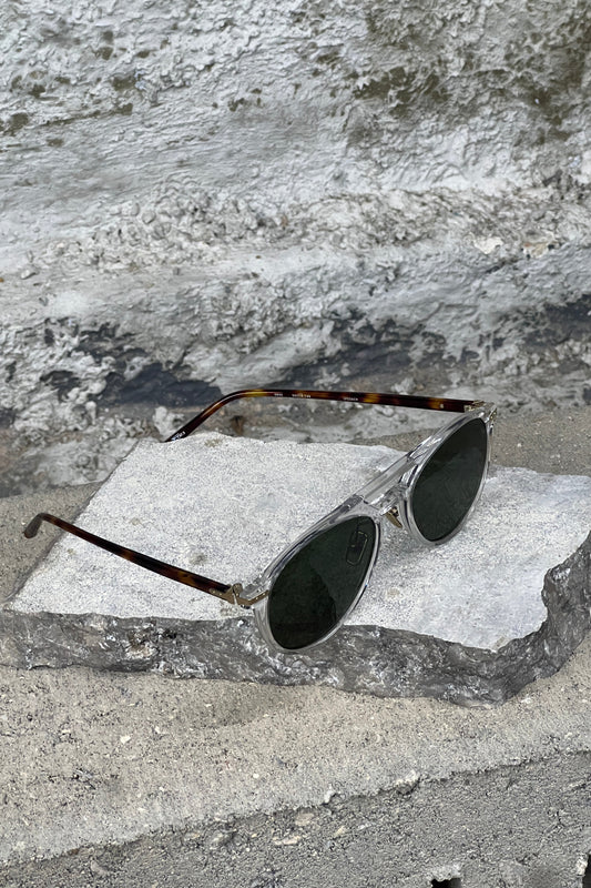 LINDA FARROW SUNGLASSES 01
