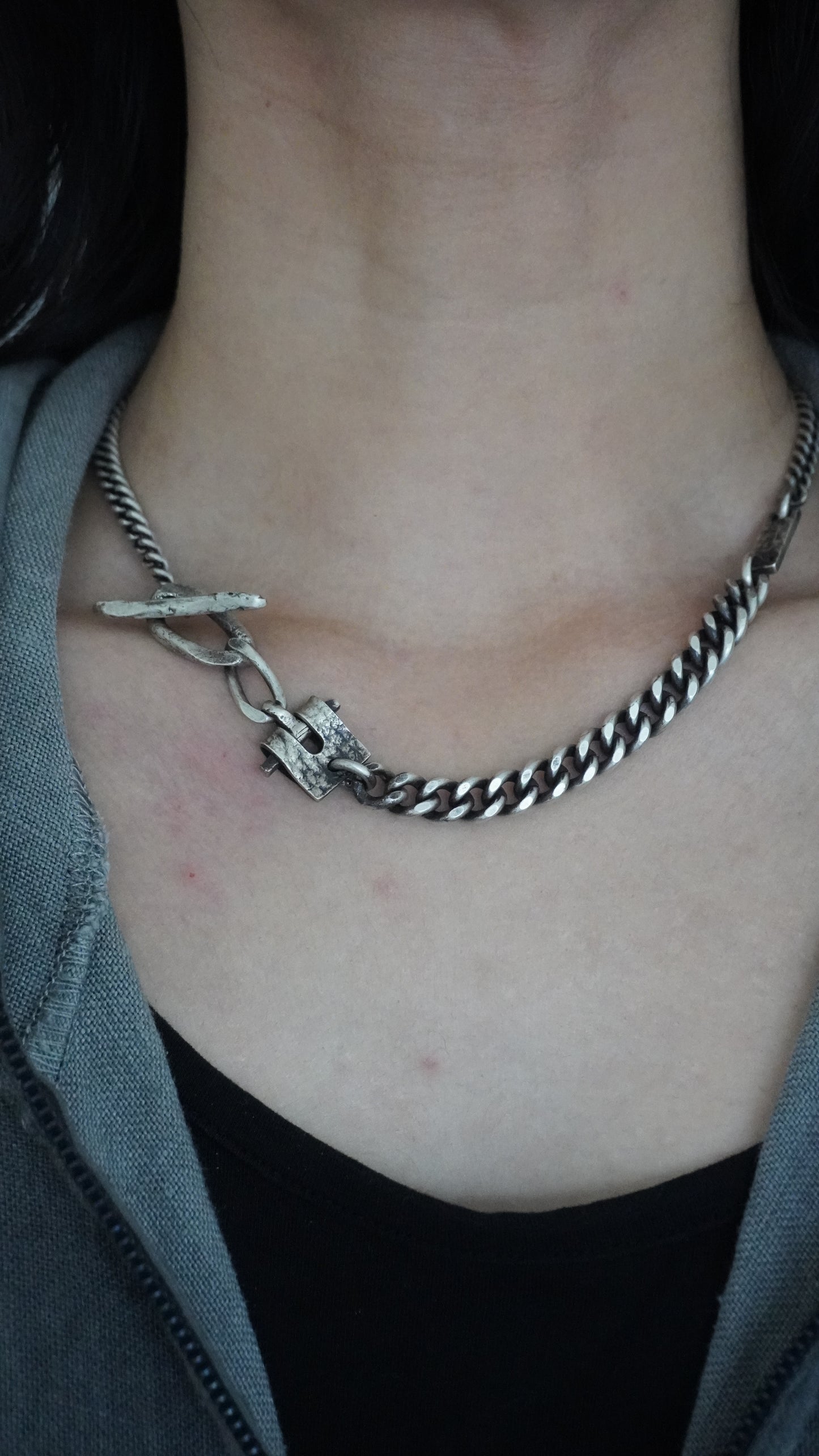 SILVER LEATHER BUCKLE CHAIN NECKLACE
