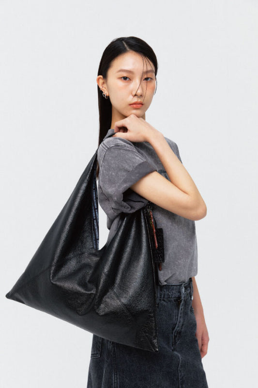 A PACK LEATHER SHOULDER BAG BLACK