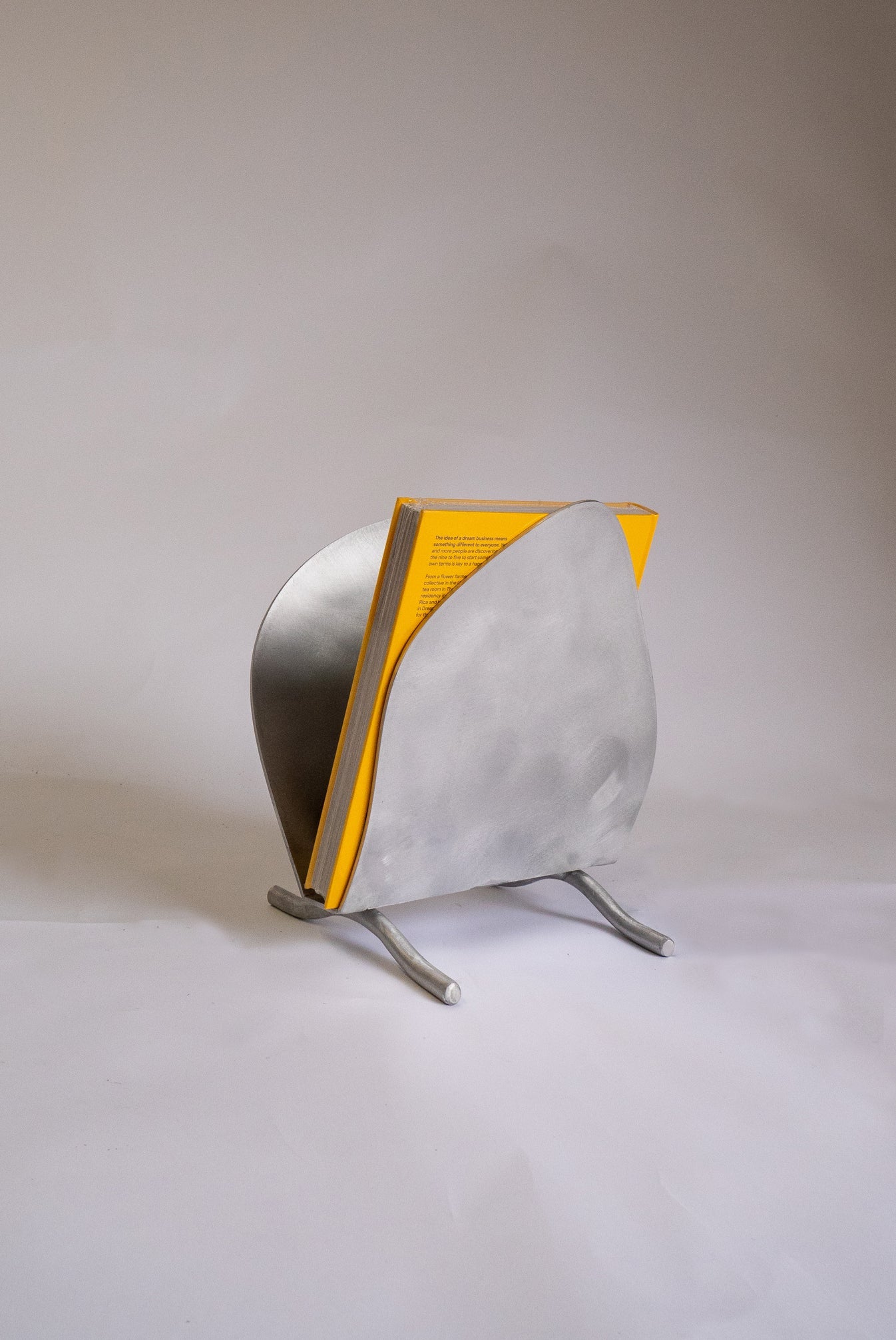 MAGAZINE RACK