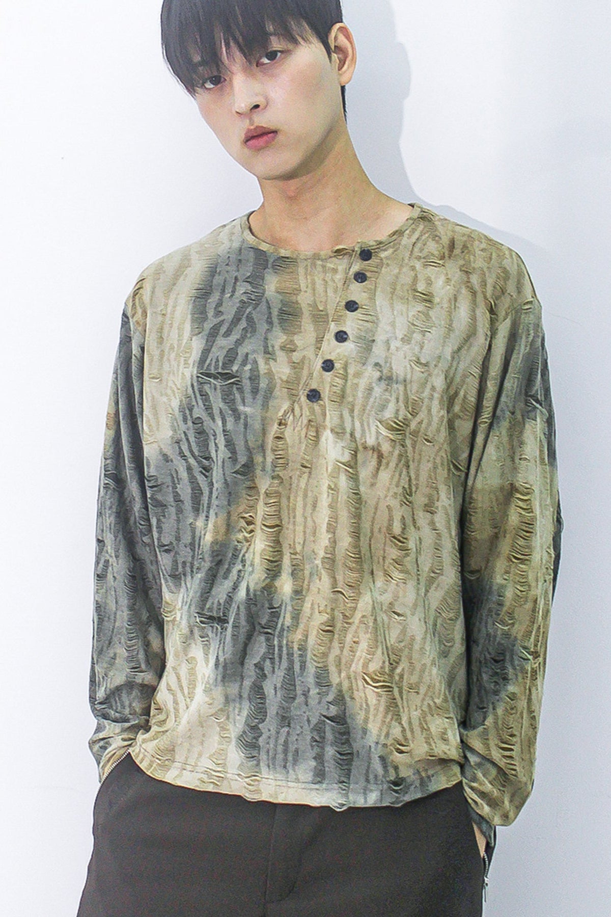 (T) CROSSLINE HENLEY  NECK  LONG SLEEVE KHAKI