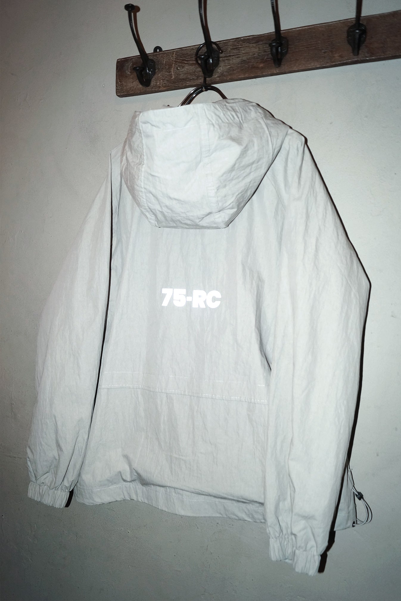 75-RC TECHNICAL UTILITY HOODED JACKET LIGHT STONE