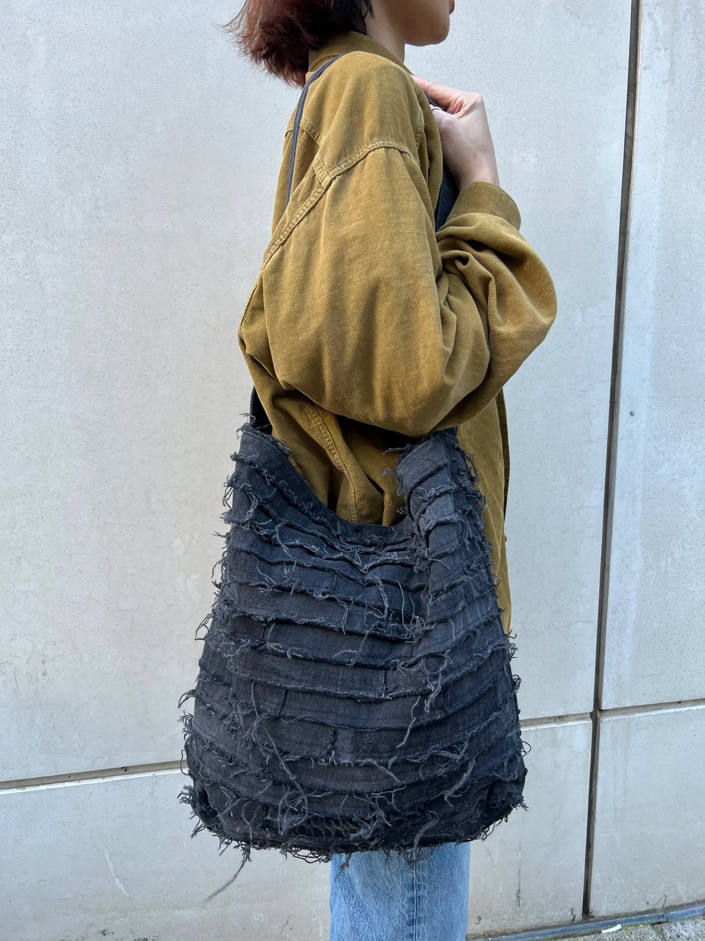 REVERSIBLE SLOUCH DENIM BAG BLACK