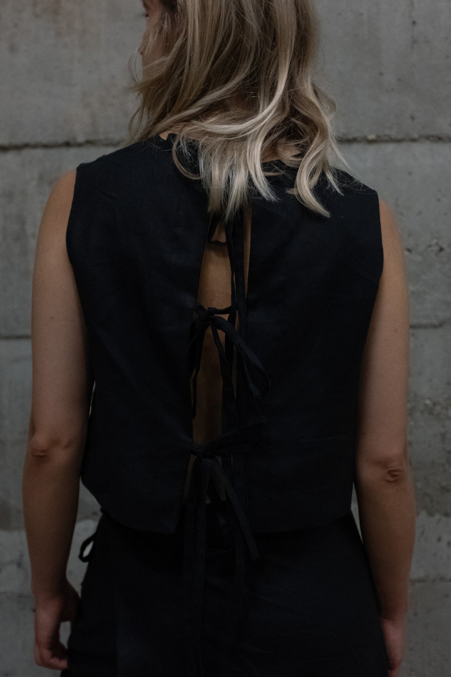 BACK TIES TOP
