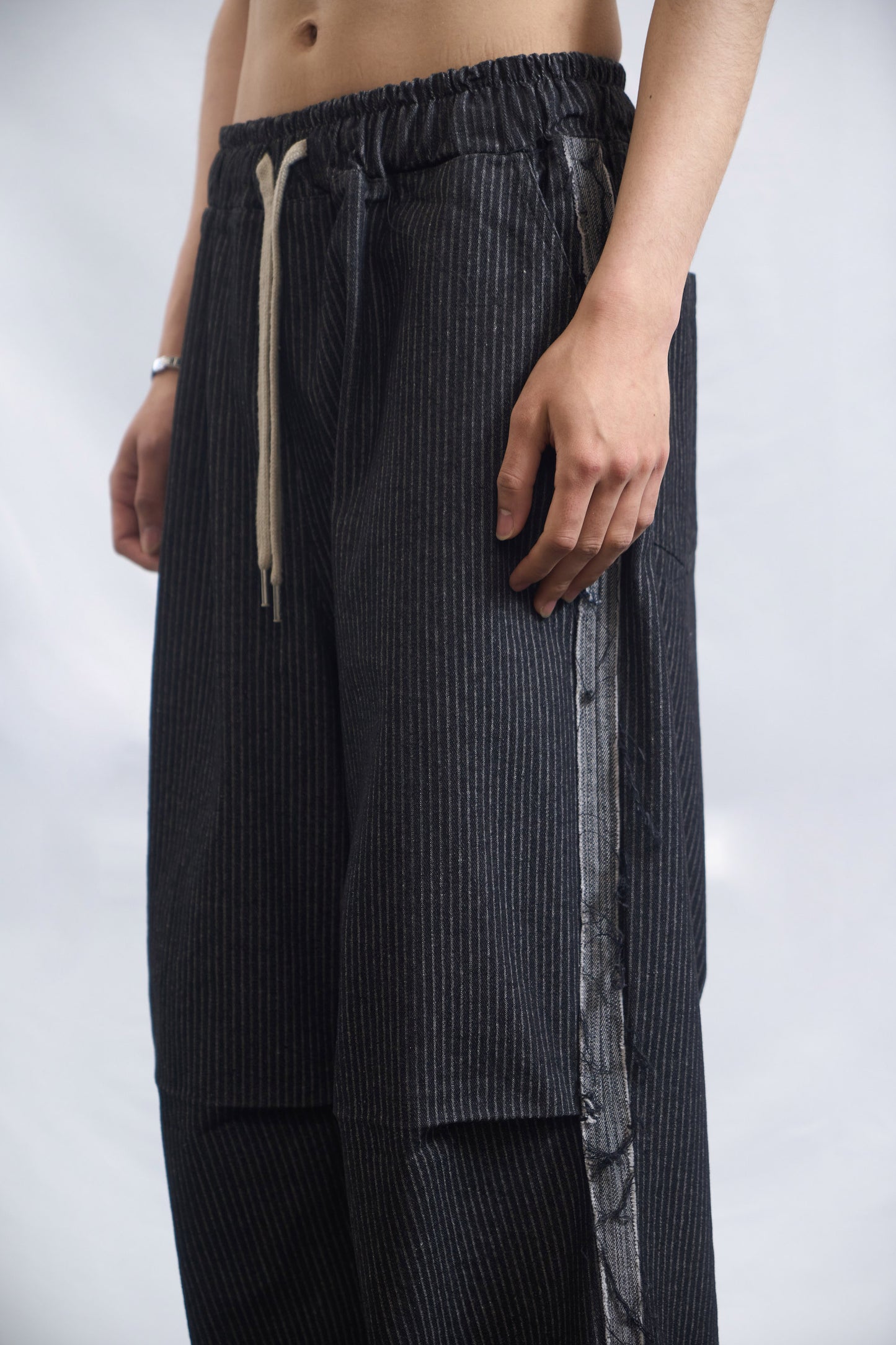 RAW EDGE STRIPE DENIM PANTS
