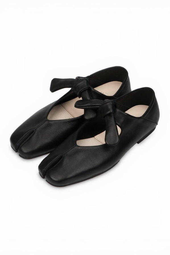 MAKI LAMB SKIN FLATS