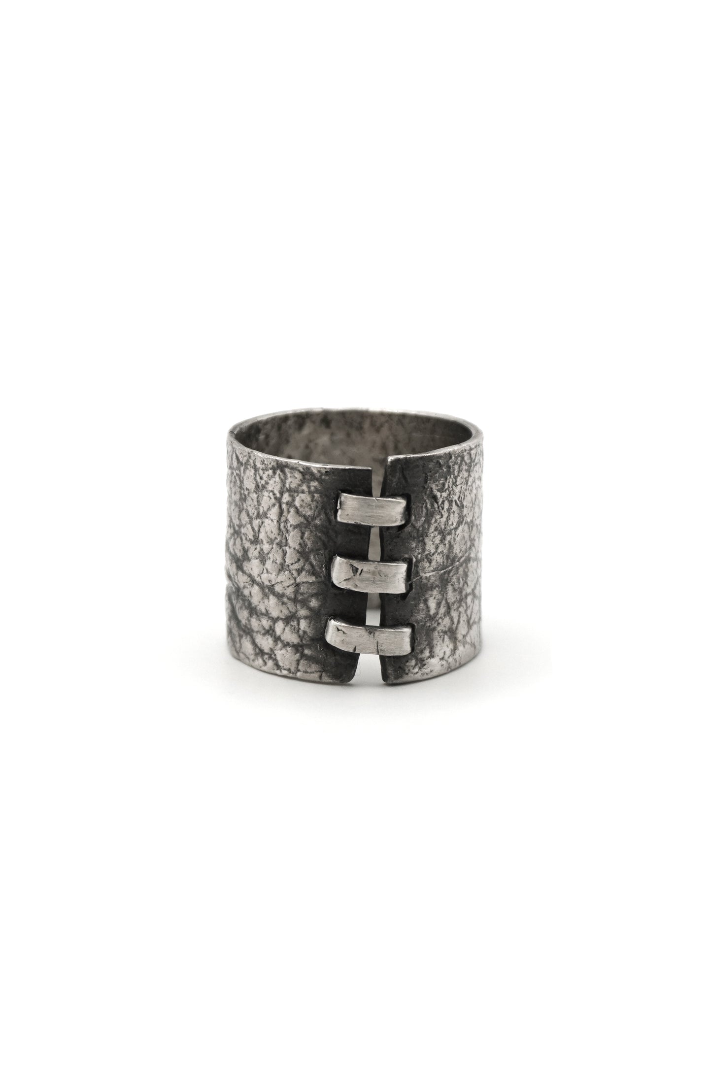LEATHER THREE STICH RING