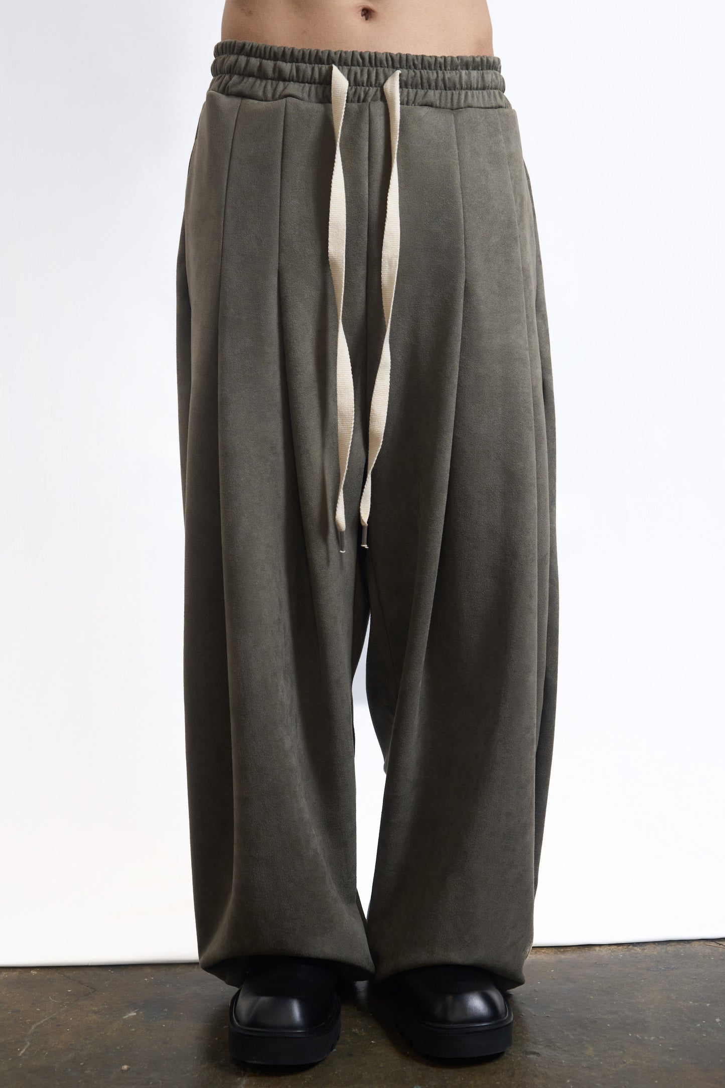 SUEDE TOUCH RELAXED PANTS OLIVE