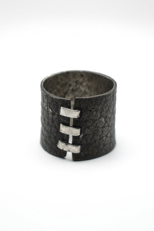 LEATHER THREE STICH RING - BLACK