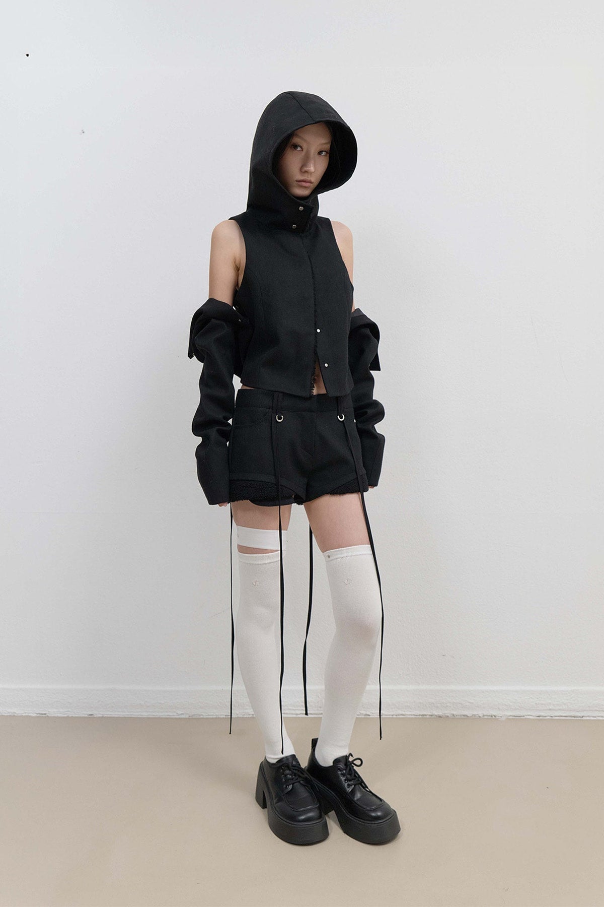 MICRO WOOL SHORTS - BLACK
