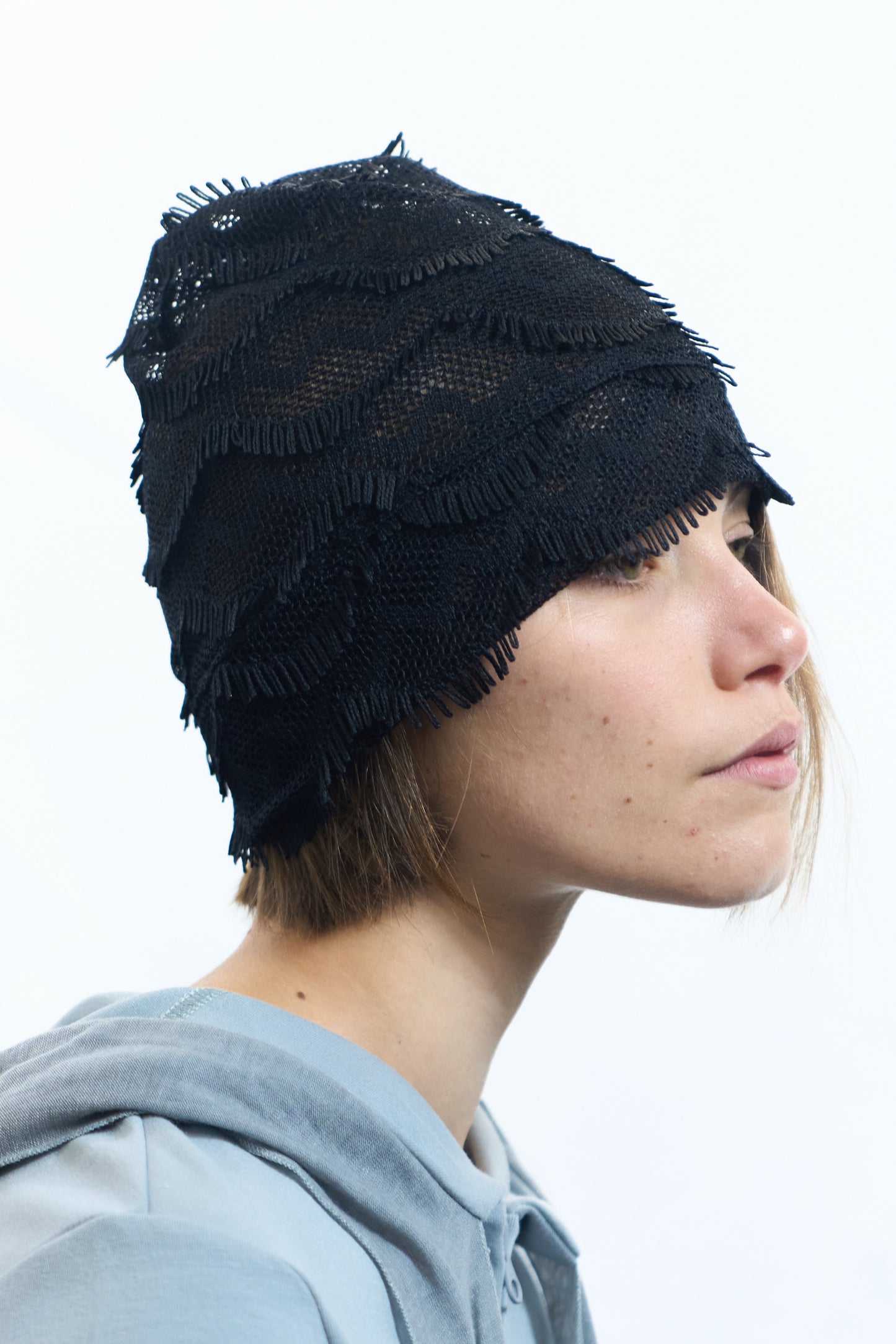 LACE WAVE BEANIE BLACK