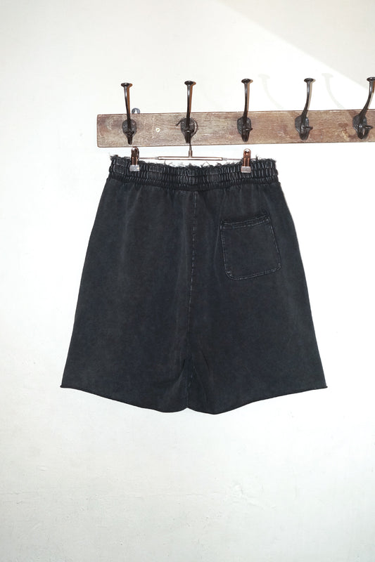 WASH-OUT PIGMENT RAW CUT SHORTS