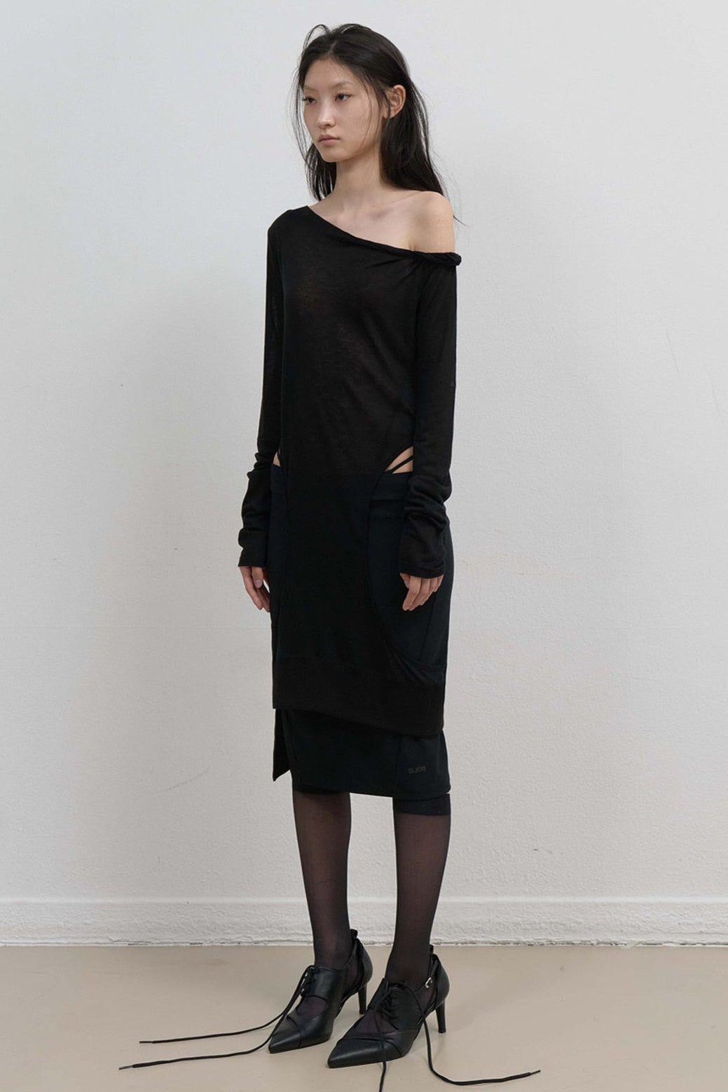 BUTTON SLIT MIDI SKIRT - BLACK