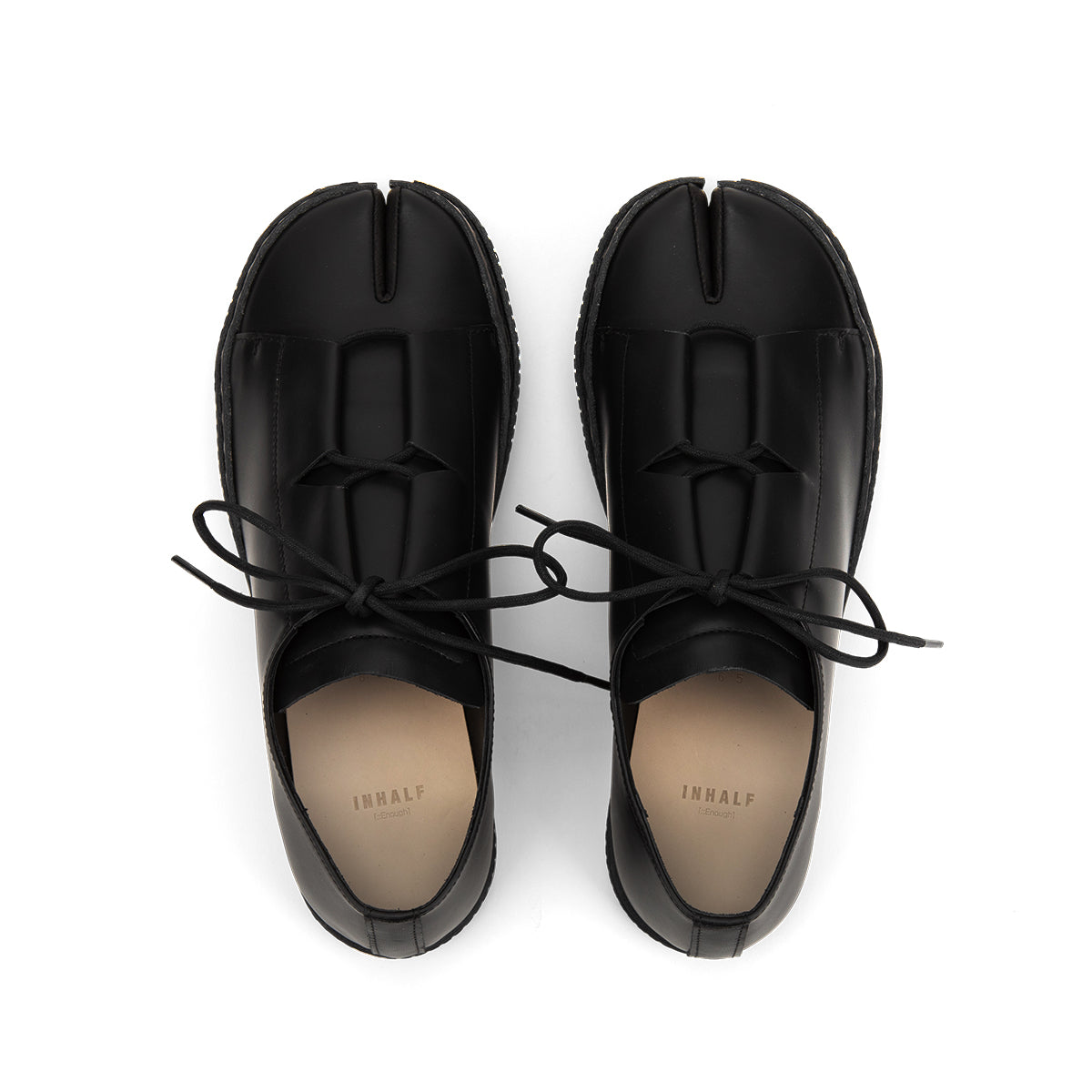 RYOMA TABI TOE BLACK LEATHER FLATS