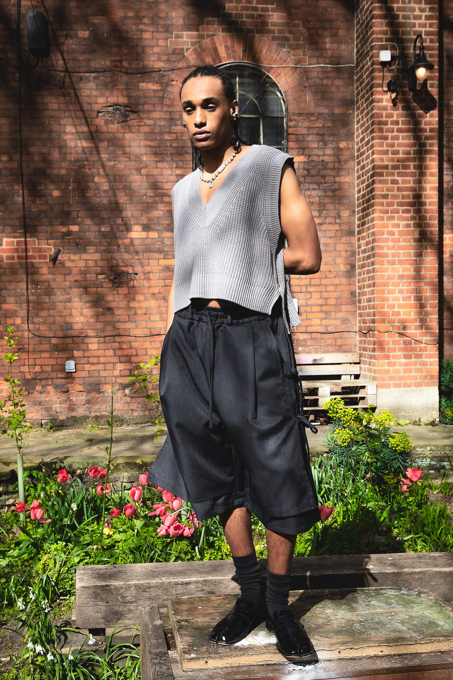 LAYERED KNIT VEST — BLACK