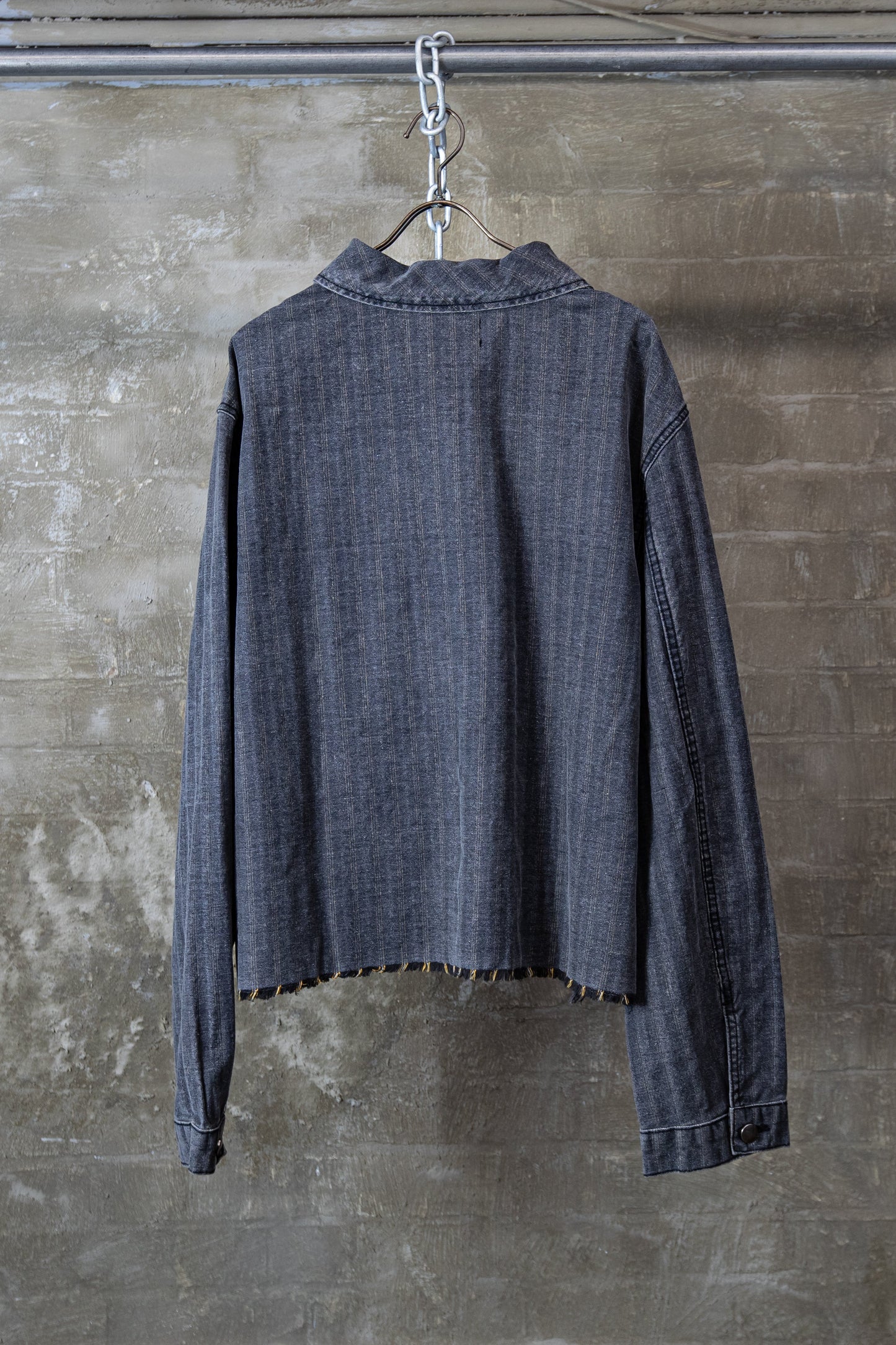 CROPPED DENIM SHIRT JACKET — CHARCOAL