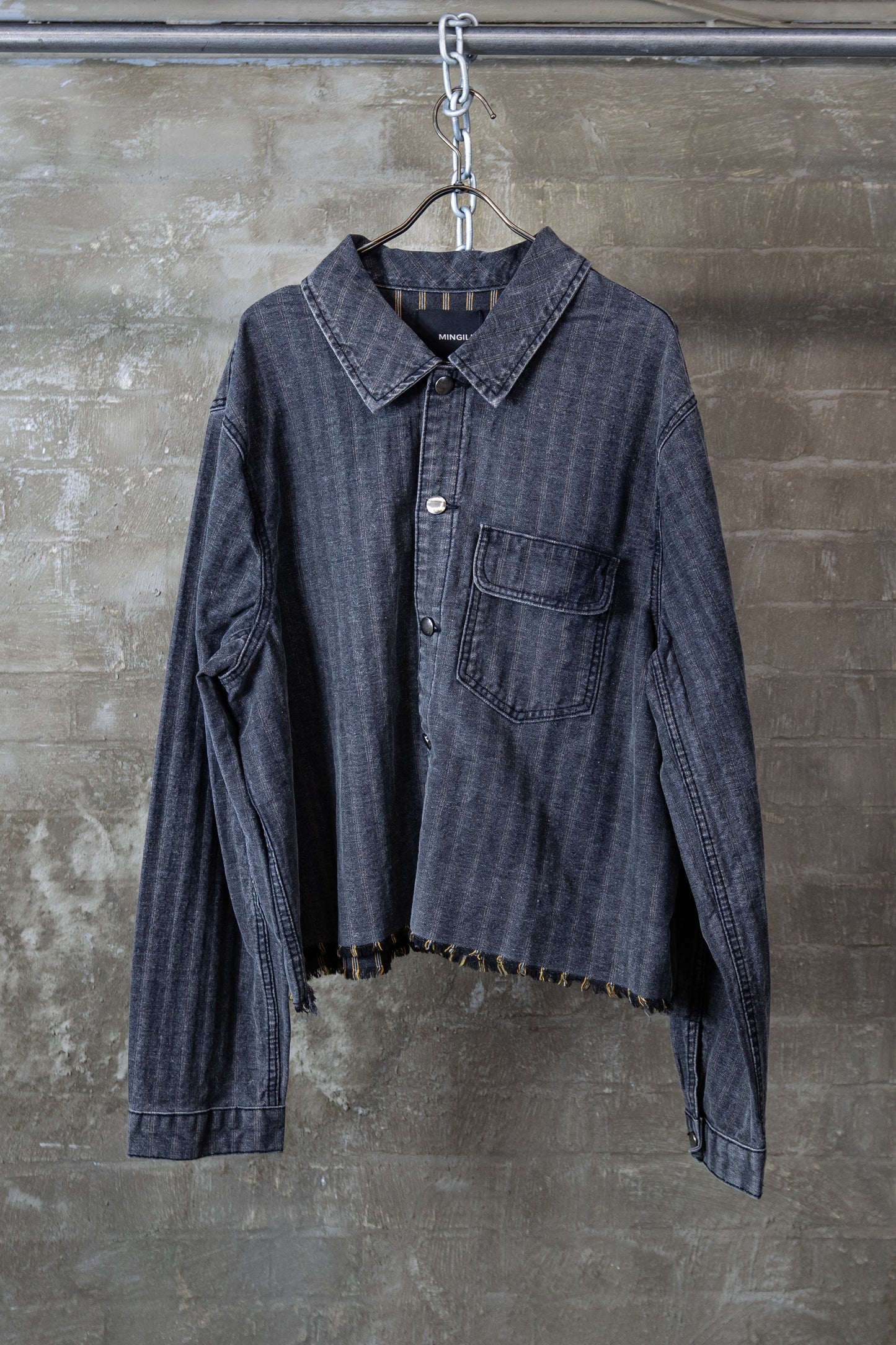 CROPPED DENIM SHIRT JACKET — CHARCOAL