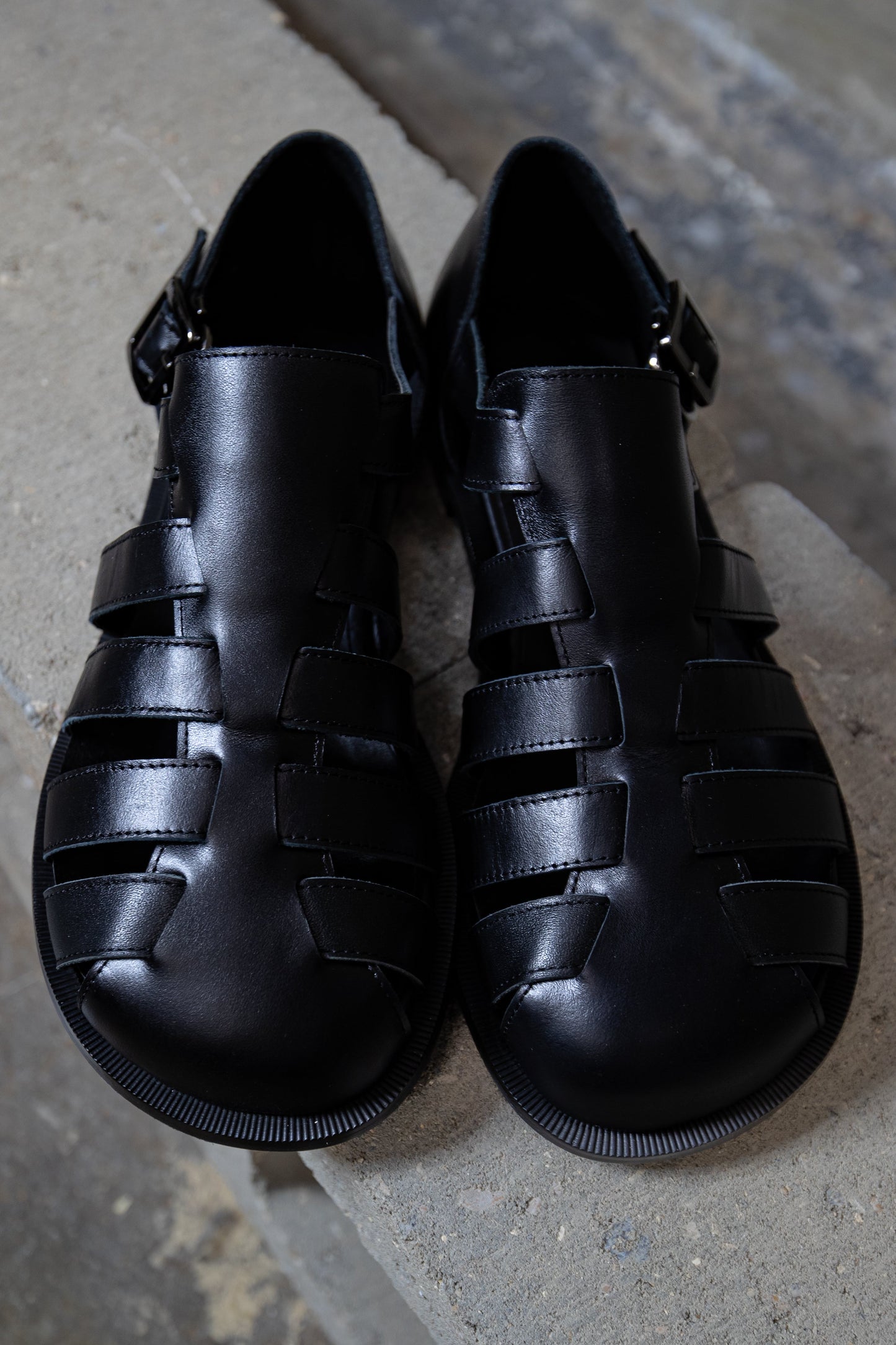 STRAP LEATHER SANDAL