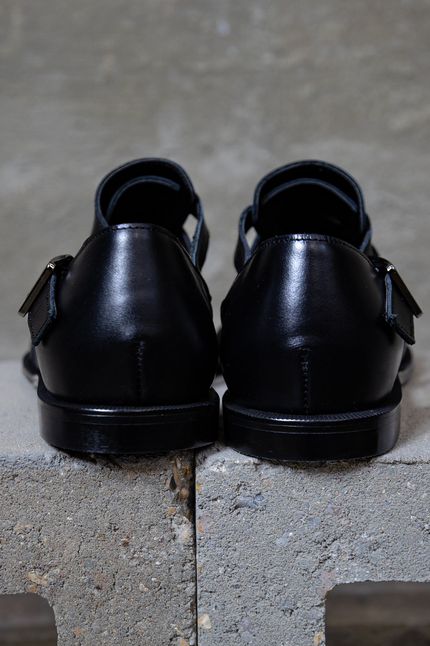 STRAP LEATHER SANDAL
