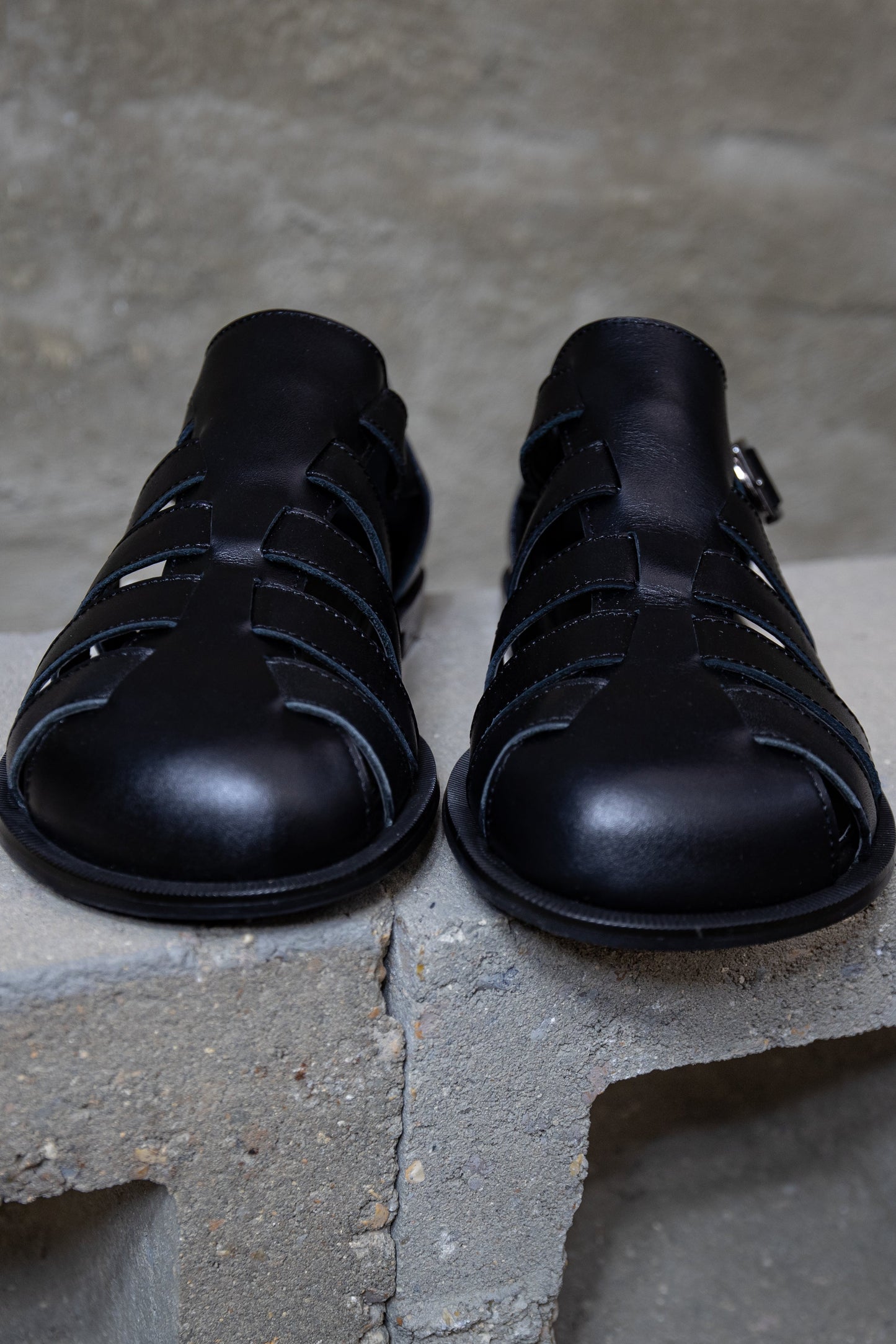STRAP LEATHER SANDAL