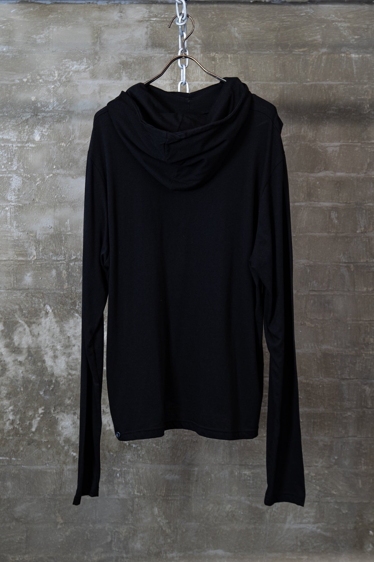 ASYMMETRIC BUTTON HOOD TOP — BLACK